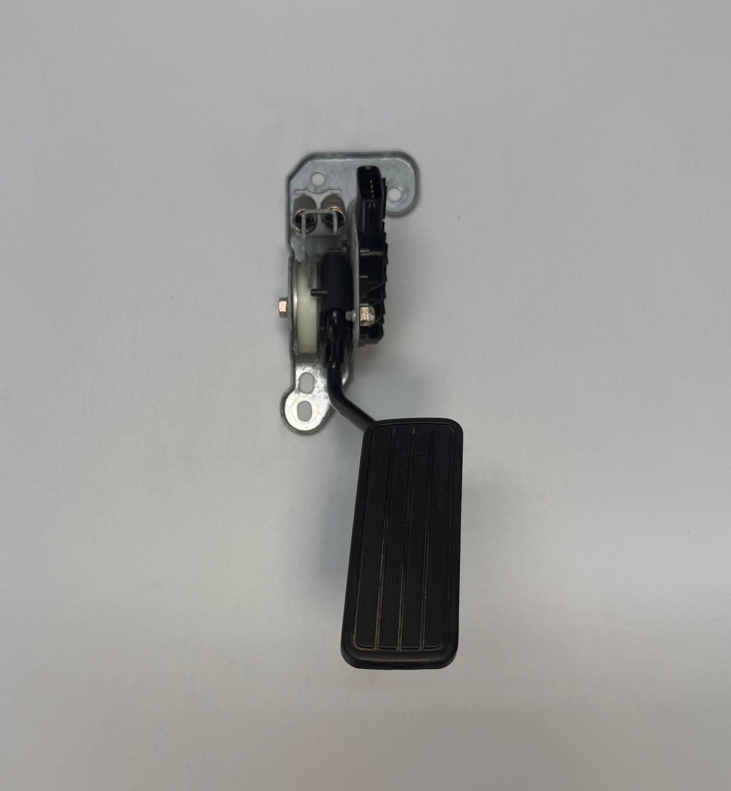 OEM 2005-2007 Subaru Legacy & Outback Accelerator Gas Pedal Assembly 36010AG021