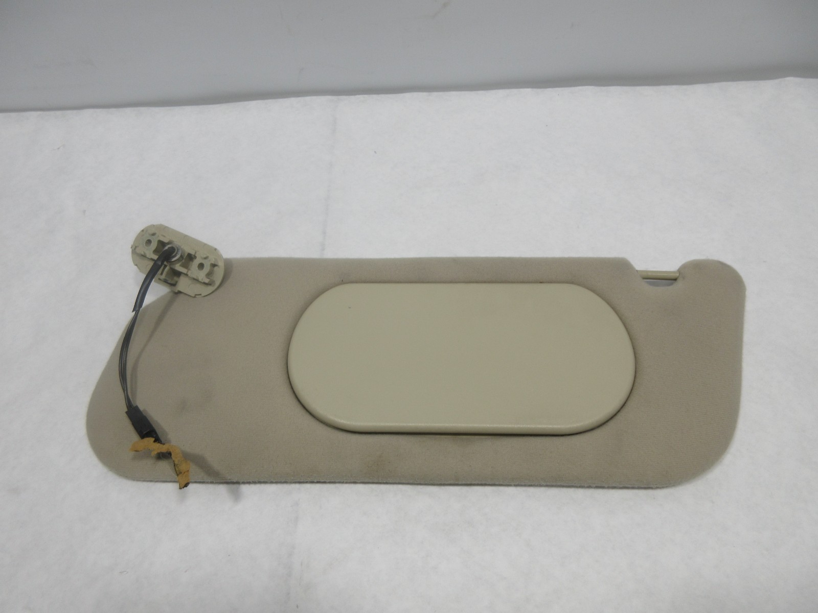 02-05 FORD EXPLORER MOUTAINEER SUNVISOR SUN VISOR SHADE TAN LEFT DRIVER 02-05 FORD EXPLORER MOUTAINEER SUNVISOR SUN VISOR SHADE TAN LEFT DRIVER