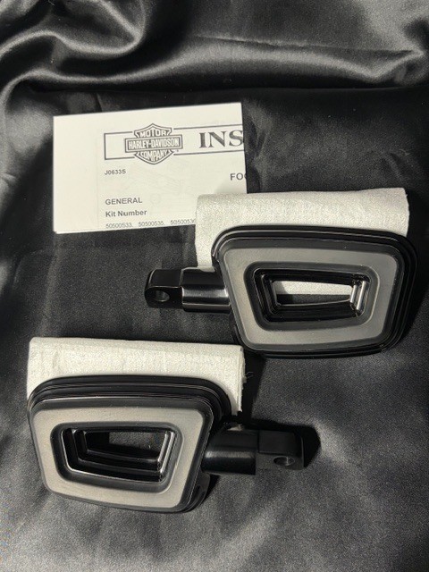 Harley-Davidson Genuine Empire Highway Footpegs Black 50501896 Pair Unused