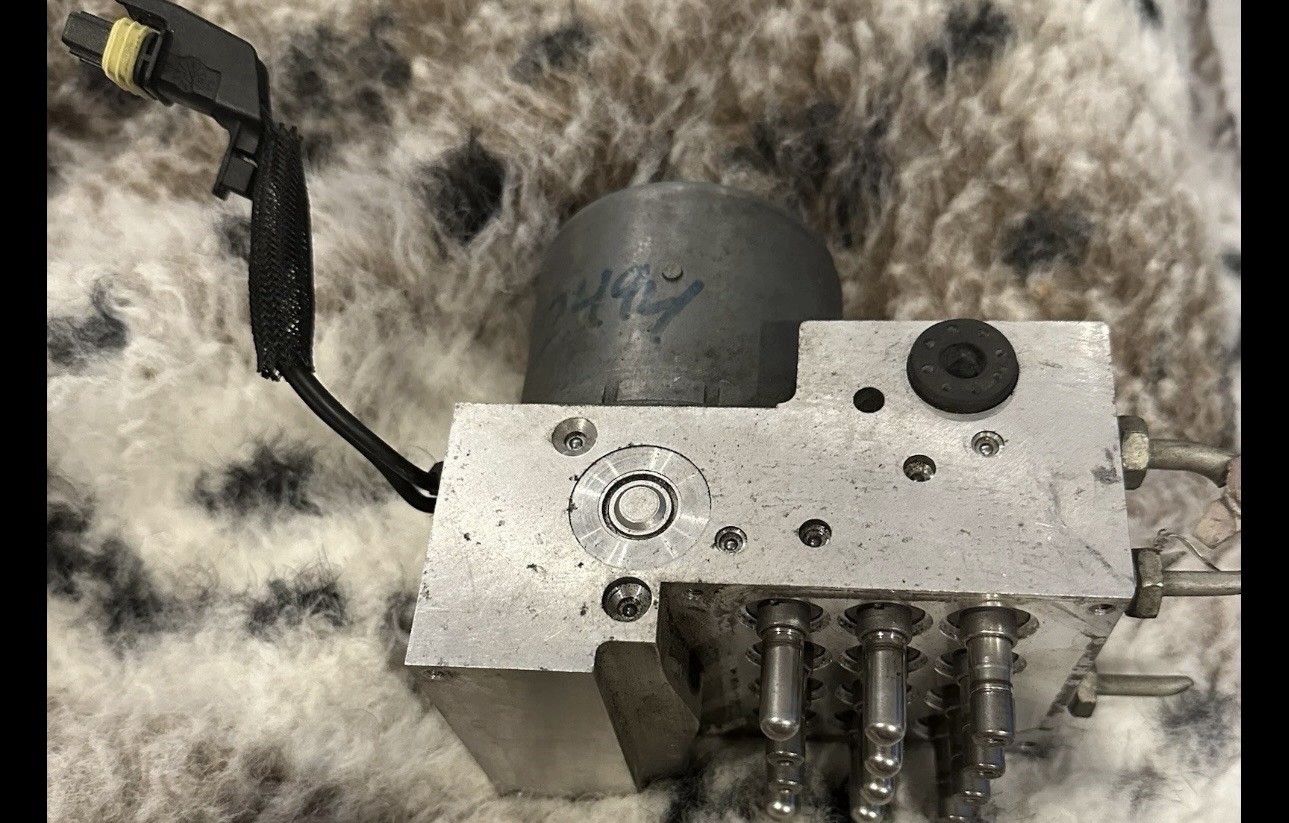 Corvette C5 Brake Pump ABS Pressure Modulator Valve BPMV 2001-2004 #19416834 Corvette C5 Brake Pump ABS Pressure Modulator Valve BPMV 2001-2004 #19416834