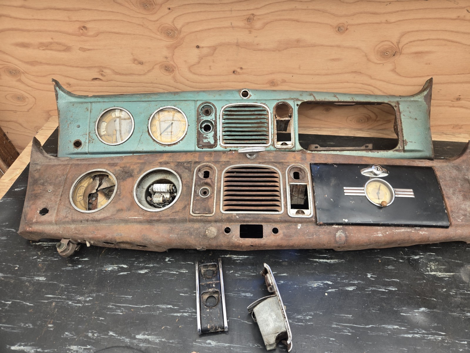 1938 1939 FORD CAR DASHBOARDS LOT Of 2 Deluxe clock Trim Gauges 1938 1939 FORD CAR DASHBOARDS LOT Of 2 Deluxe clock Trim Gauges
