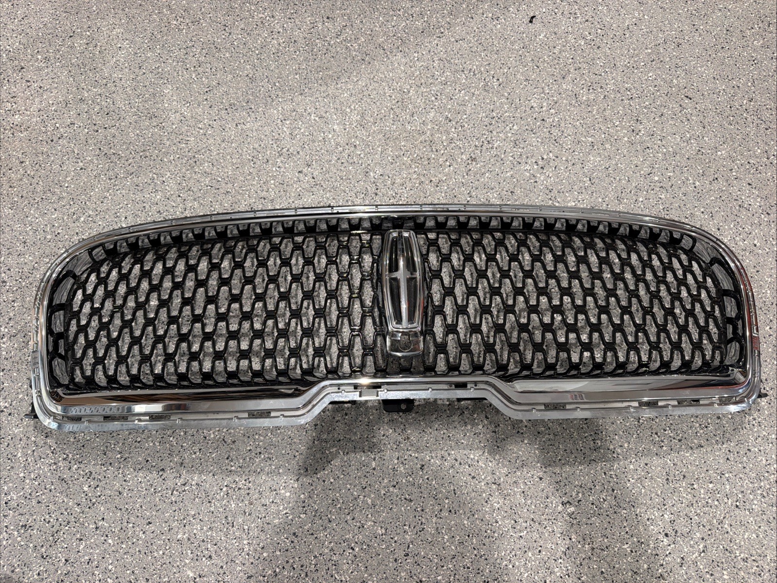 2017 2019 LINCOLN CONTINENTAL BLACK GRILLE OEM FRONT CENTER GRILL GD9B-8200-ACW