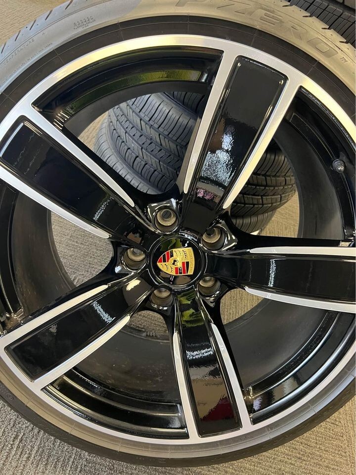 Gloss Black Porsche Center Caps with Colored Porsche crest 911 718Cayenne Taycan