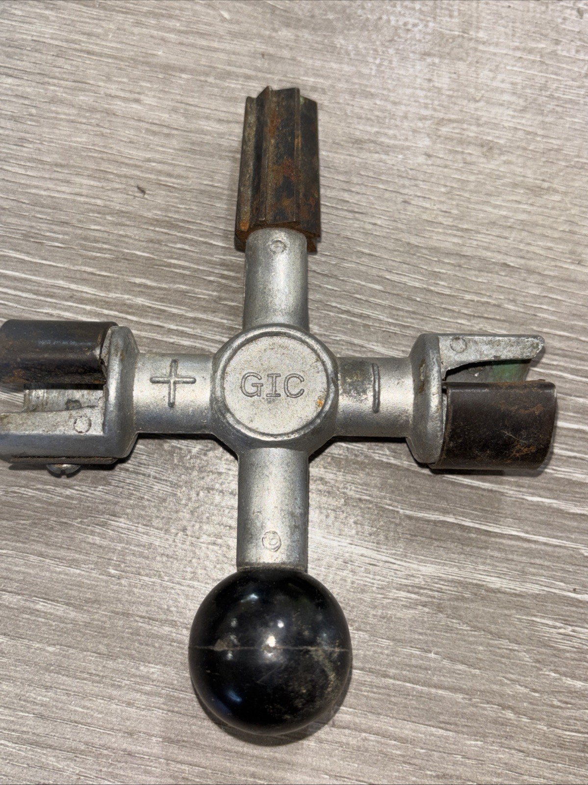 VTG GIC Battery Terminal Cleaning Tool Made In Taiwan D2 VTG GIC Battery Terminal Cleaning Tool Made In Taiwan D2