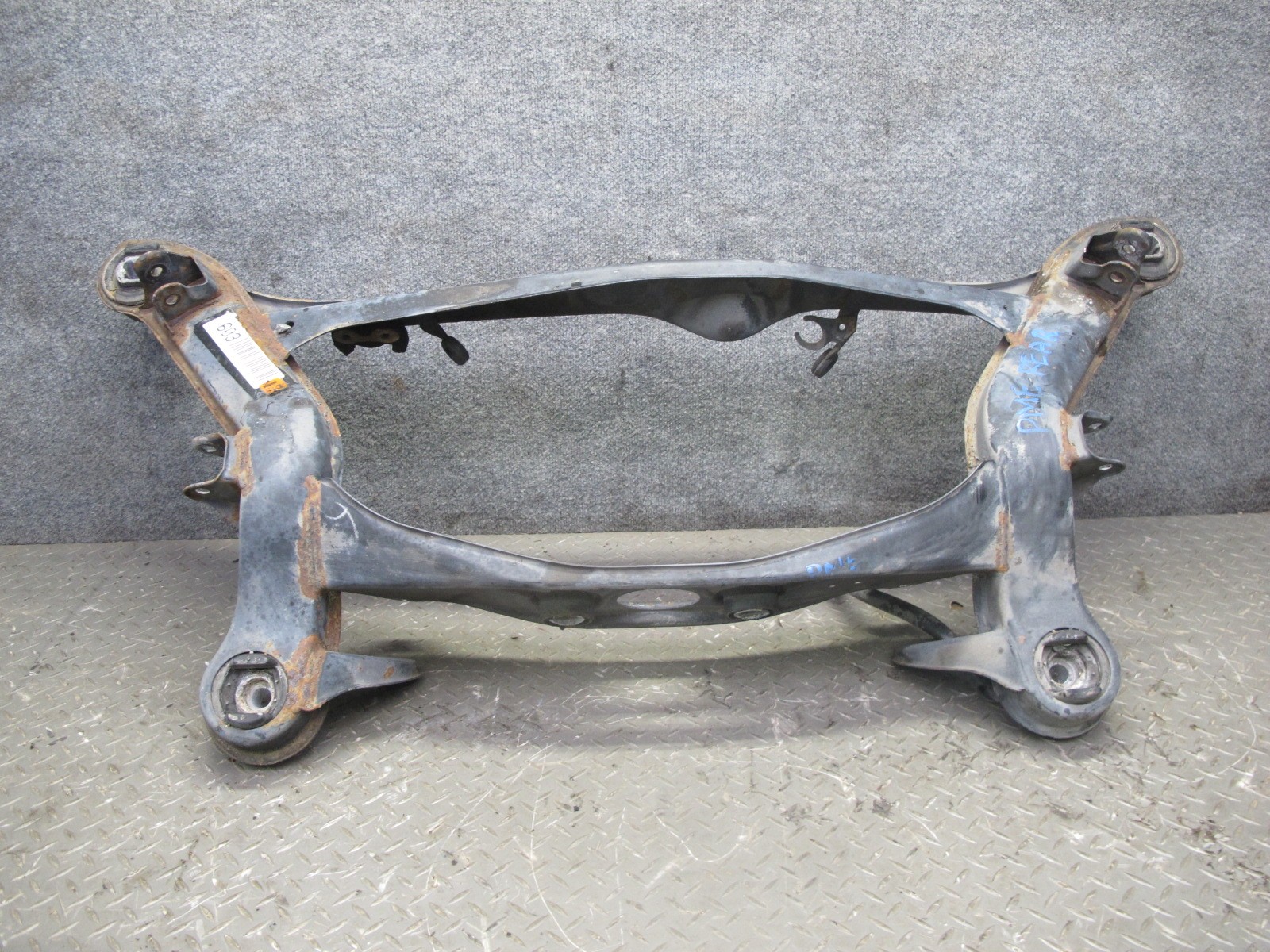 89-95 MERCEDES W124 REAR SUSPENSION SUBFRAME FRAME CROSSMEMBER CARRIER OEM