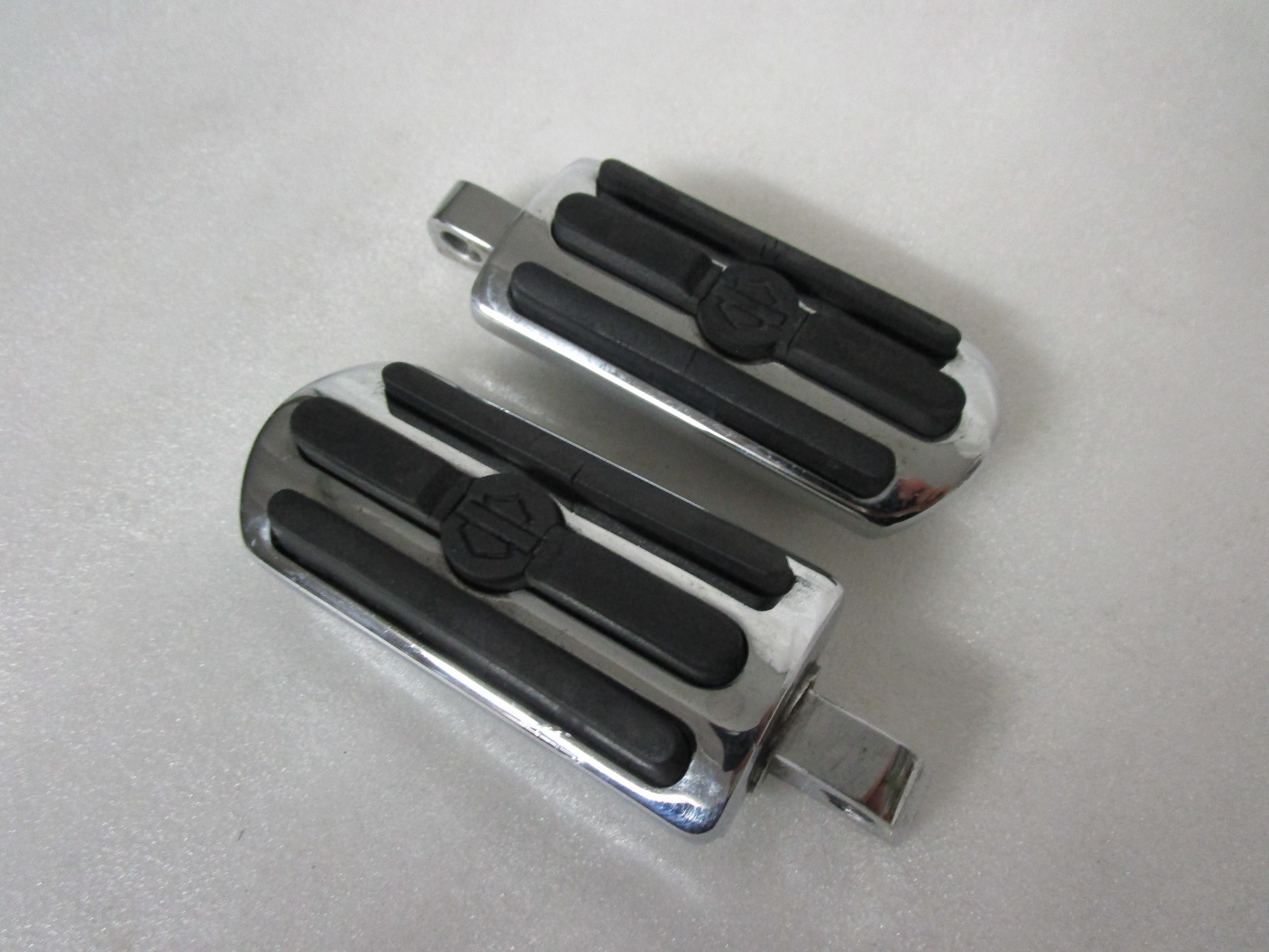 Harley Davidson Sportster Dyna Softail Touring Chrome and Rubber Foot Pegs