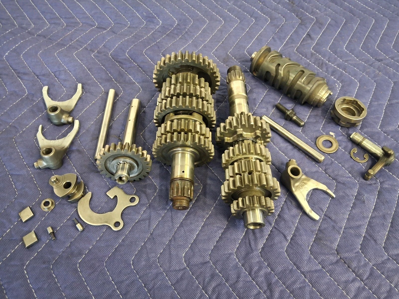 01-05 Yamaha Raptor 660 Transmission Tranny Shift Forks 660R transmission 2004 01-05 Yamaha Raptor 660 Transmission Tranny Shift Forks 660R transmission 2004