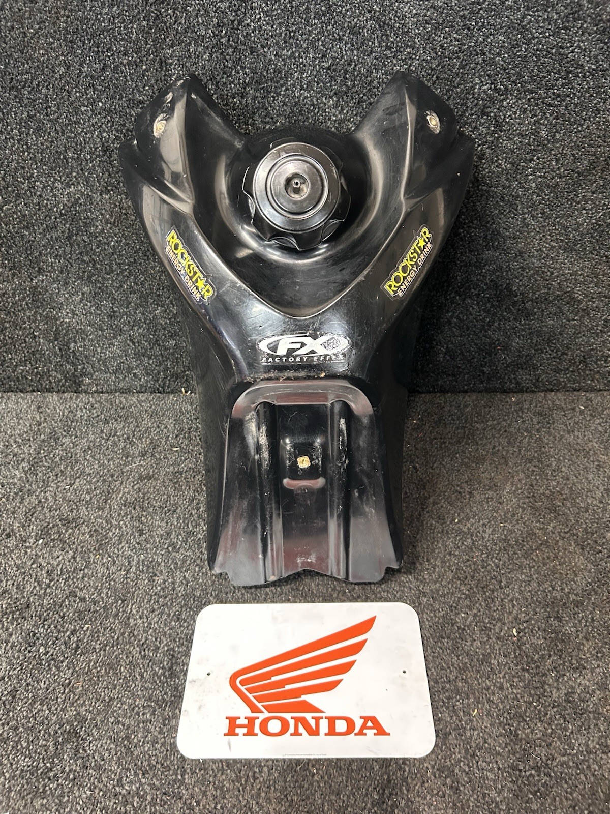 04-05 HONDA TRX450R TRX 450 R OEM TANK FUEL GAS TRX 450R GAS CAP 04-05 HONDA TRX450R TRX 450 R OEM TANK FUEL GAS TRX 450R GAS CAP