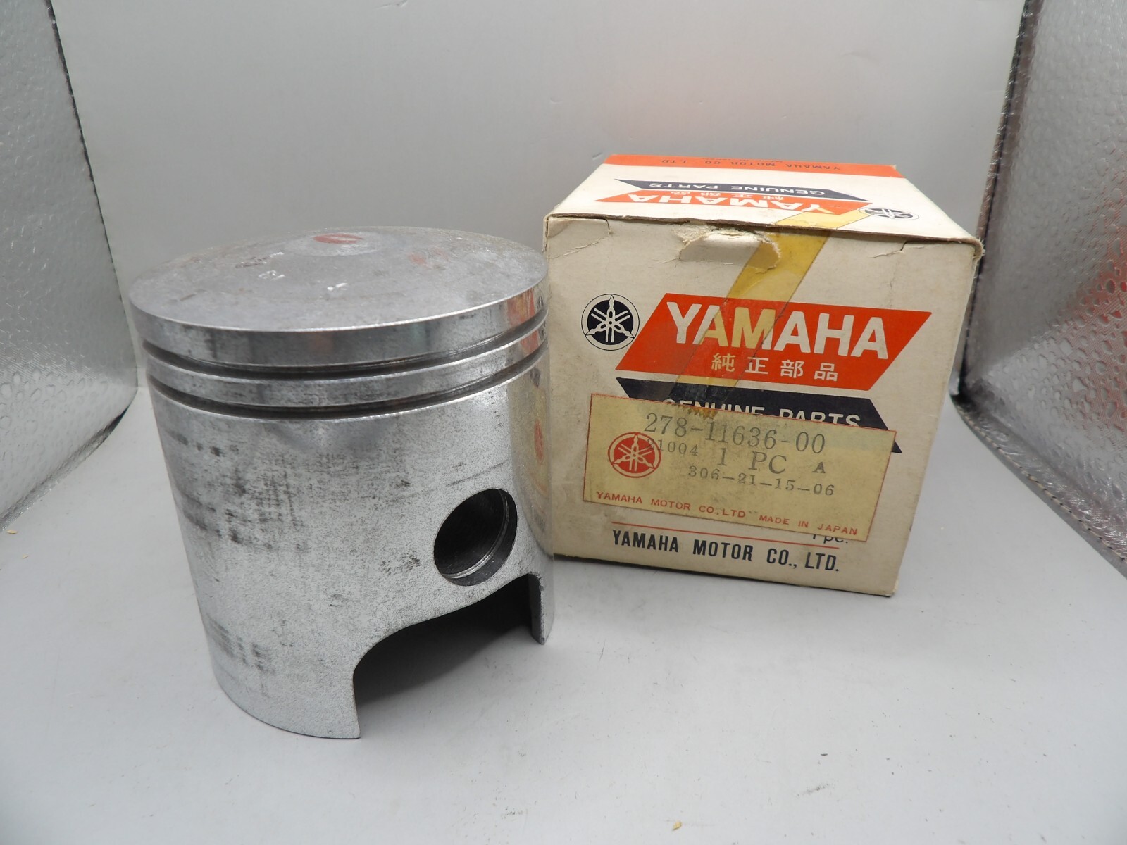 NOS Yamaha R5 1970-1972 Genuine 2nd O/S 64.50mm Piston 278-11636-00