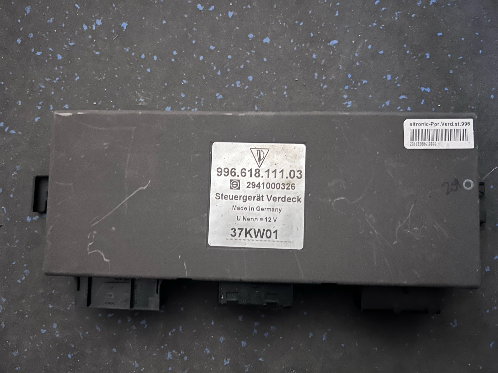 2000-2002 Porsche 911 996 Convertible Top Control Module 99661811103 OEM 2000-2002 Porsche 911 996 Convertible Top Control Module 99661811103 OEM