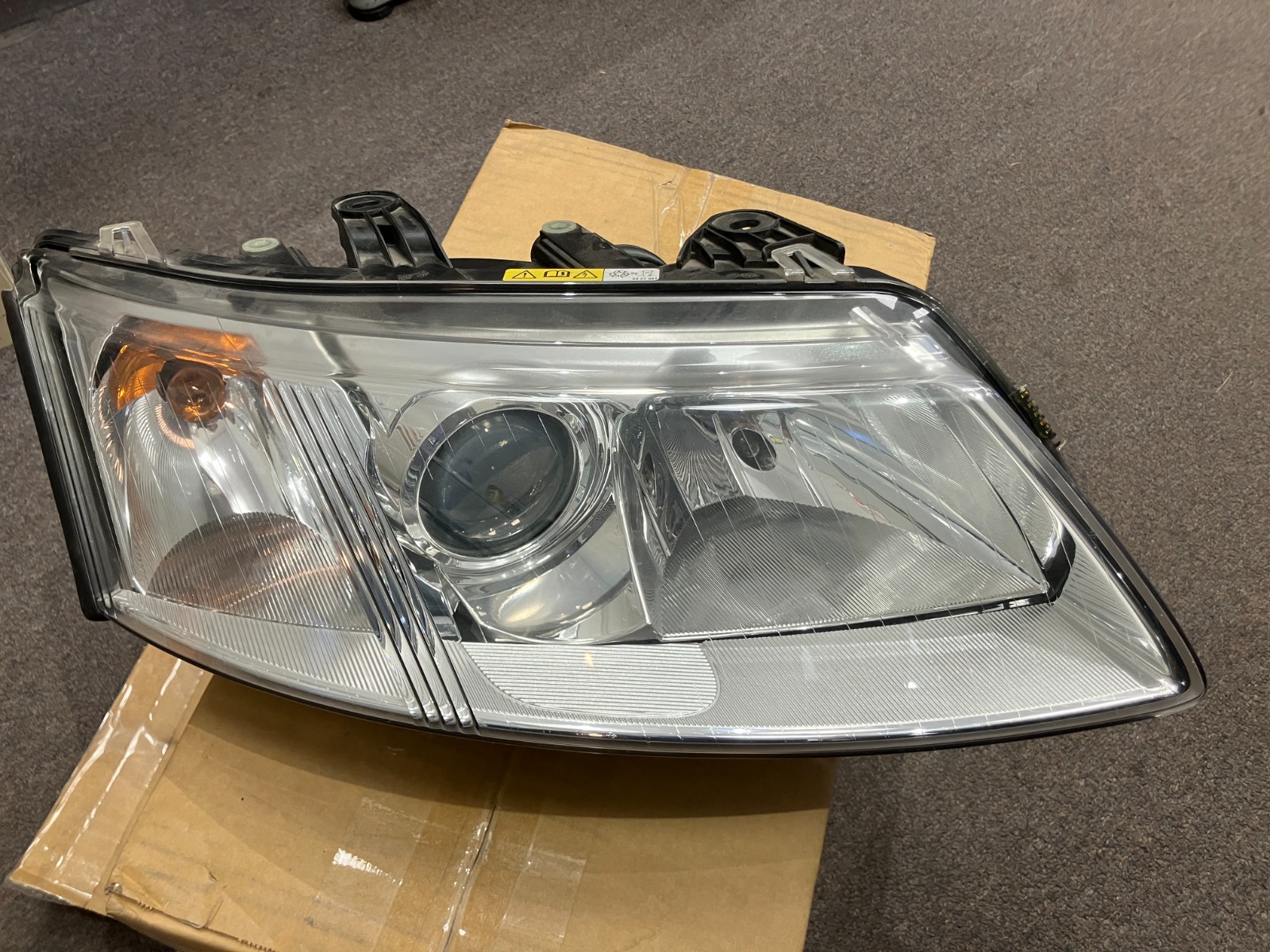 SAAB 9-3 RH HEADLIGHT HOUSING 12756085 XENON