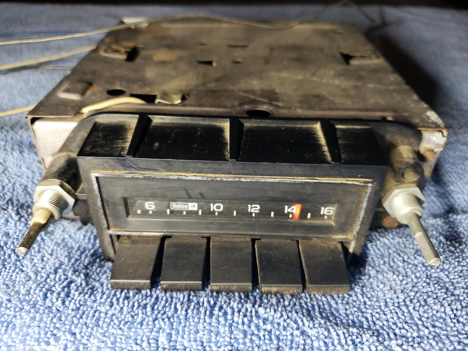 GM DELCO AM RADIO HEAD UNIT 16002110 GENERAL MOTORS CHEVY OLDS PONTIAC GMC GM DELCO AM RADIO HEAD UNIT 16002110 GENERAL MOTORS CHEVY OLDS PONTIAC GMC