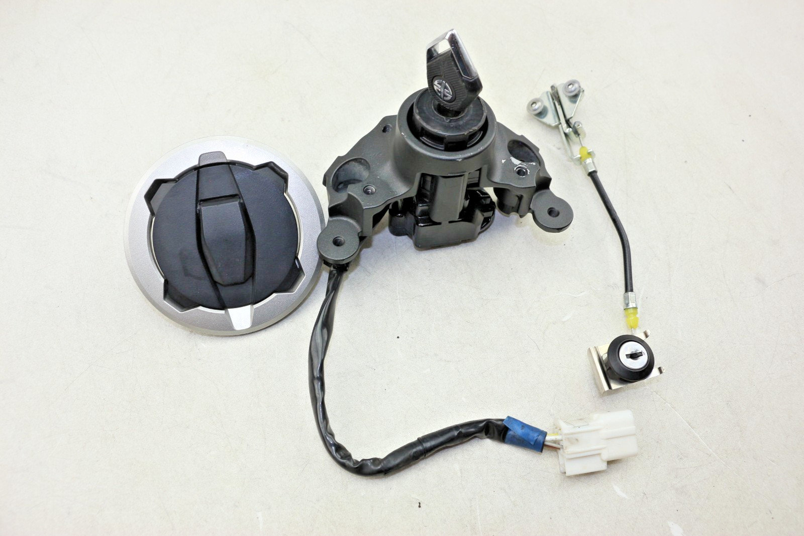 2020 Kawasaki ZH2 Zr1000 Z H2 Oem Ignition Switch Lock Set Assem Tank Seat Locks 2020 Kawasaki ZH2 Zr1000 Z H2 Oem Ignition Switch Lock Set Assem Tank Seat Locks