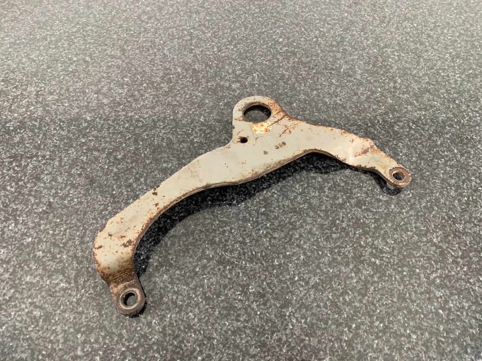 OEM 87-96 Ford F150 - 4.9L 300 cubic inch ENGINE LIFTING BRACKET HOIST LIFT HOOK OEM 87-96 Ford F150 - 4.9L 300 cubic inch ENGINE LIFTING BRACKET HOIST LIFT HOOK