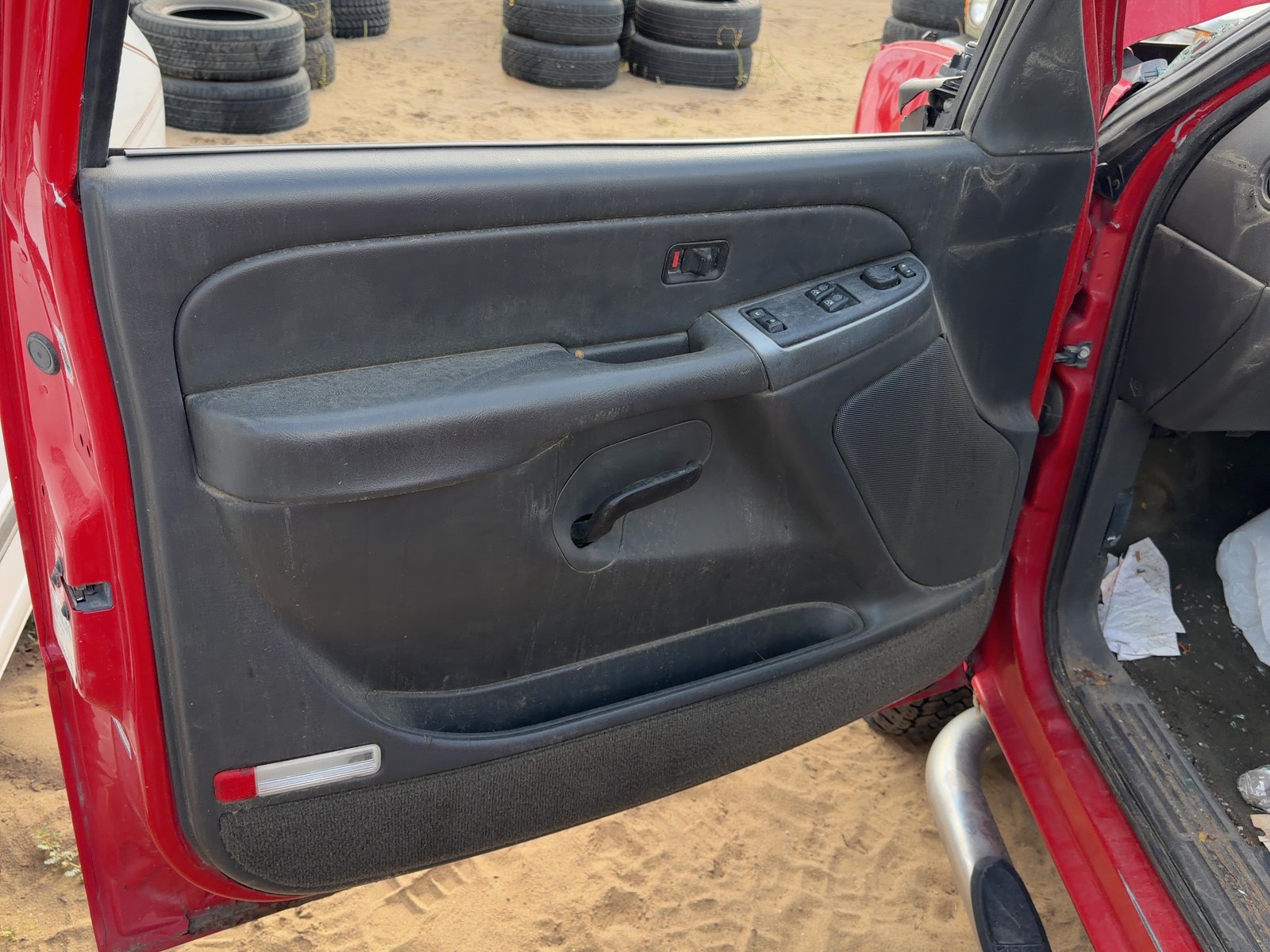 04-07 Silverado 1500 Left Front Door Trim Panel With Master Switch Cloth Pewter