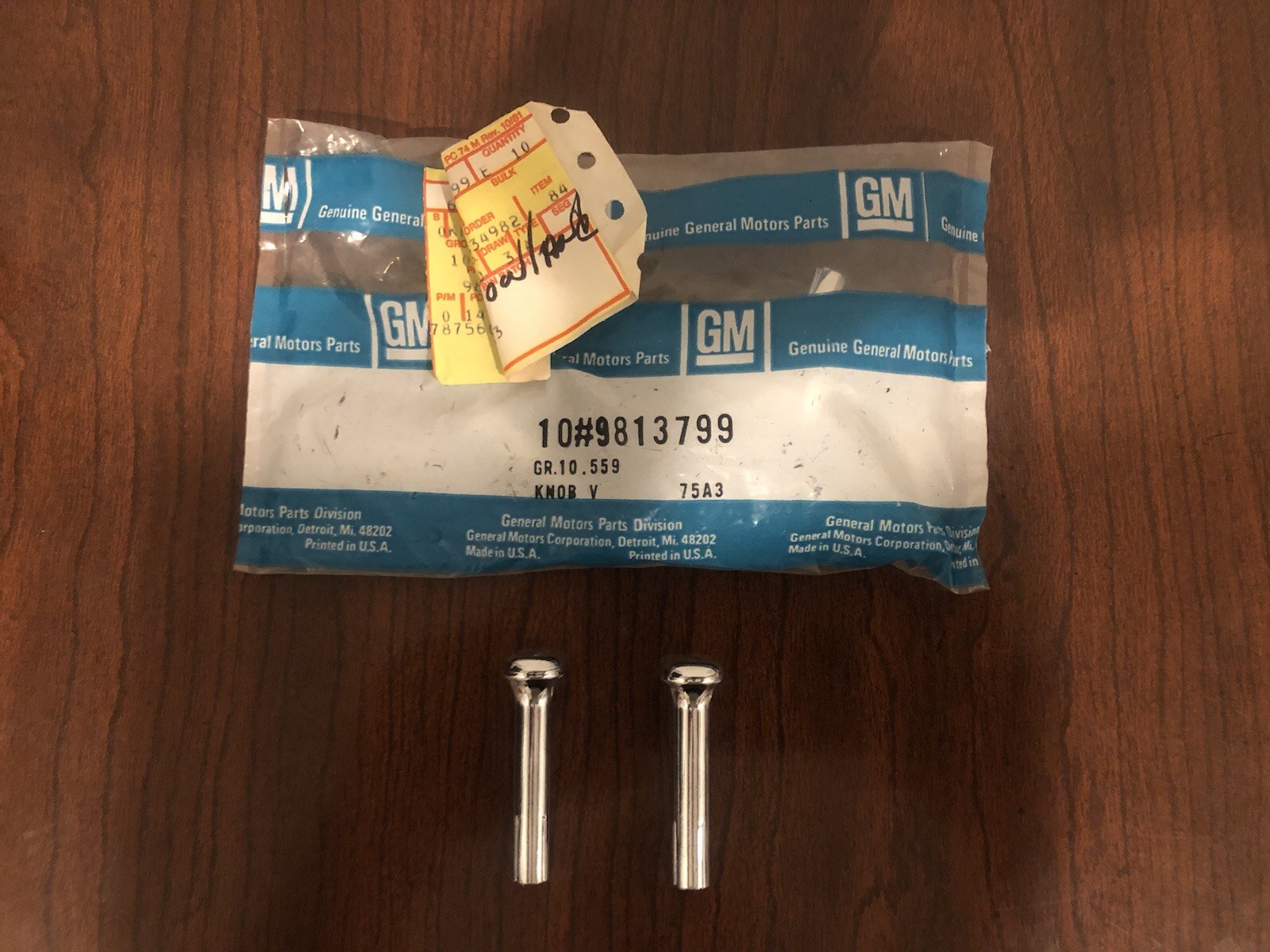 GM 9813799 NOS Door Lock Knobs GMC Buick Chevy Pontiac Oldsmobile GM 1964-91 (2) GM 9813799 NOS Door Lock Knobs GMC Buick Chevy Pontiac Oldsmobile GM 1964-91 (2)