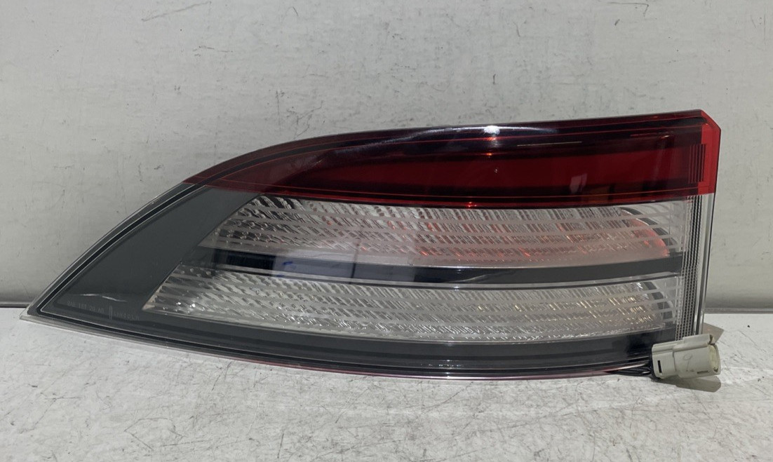 2020 - 2025 Lincoln Aviator  LED Tail Light Driver Left LH OEM 9167