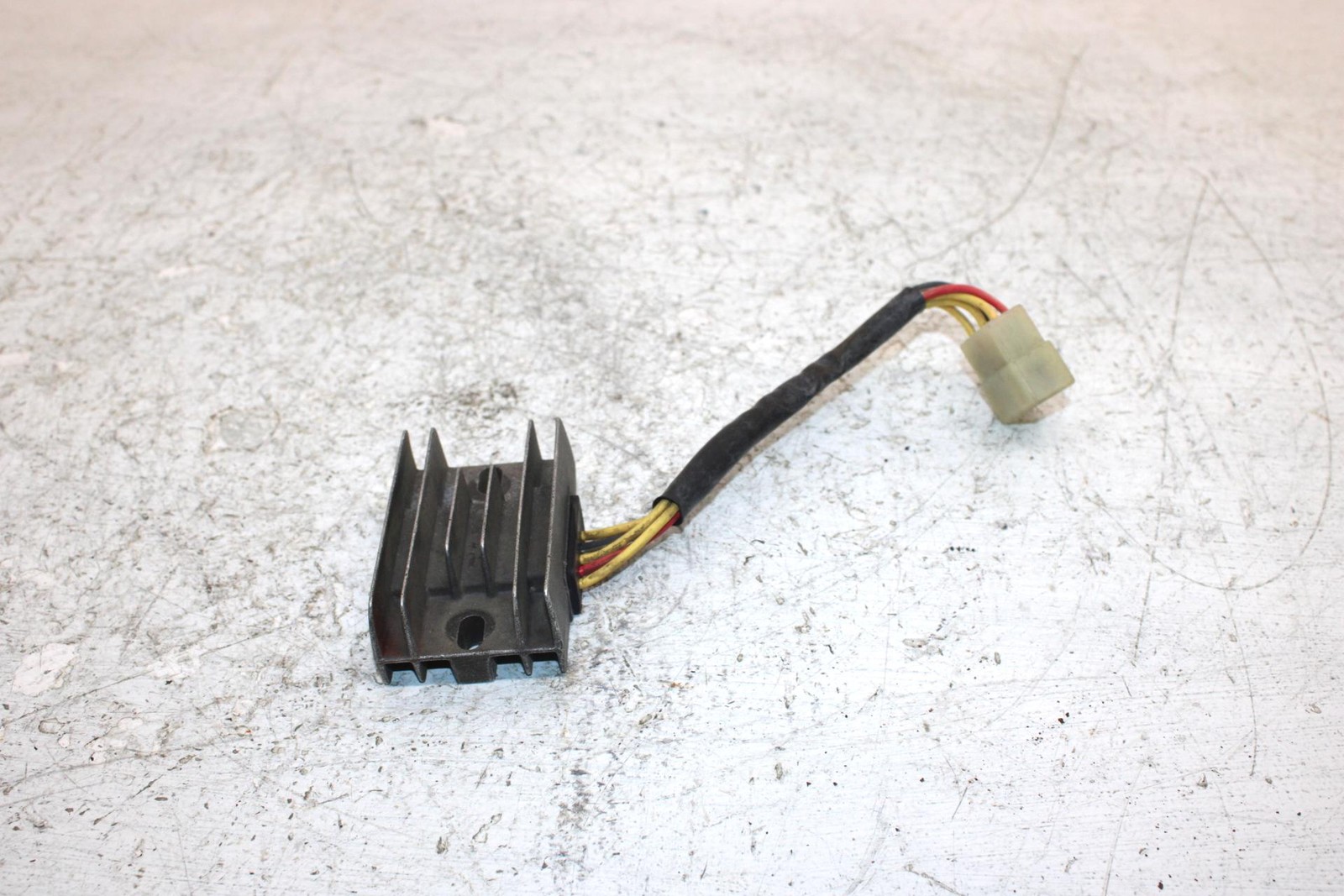 1998 Suzuki Quadrunner 250 Oem Voltage Regulator 32800-19B11 AS13