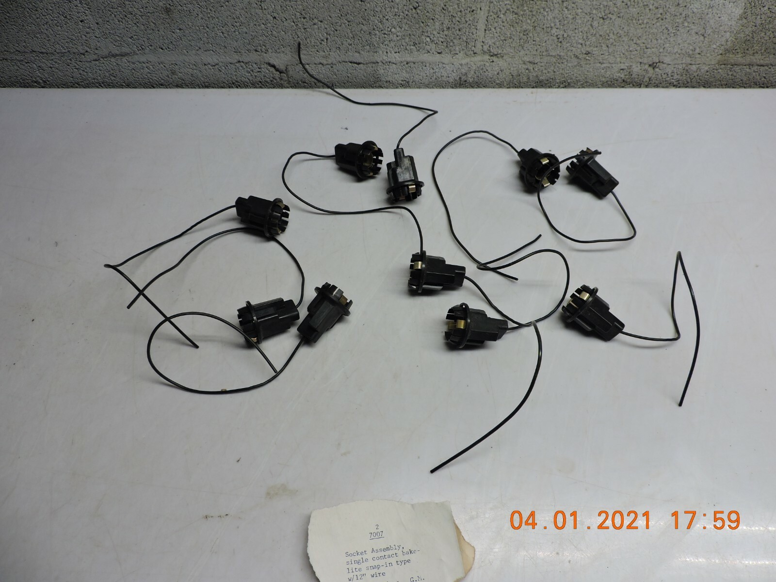 NOS 57 58 59 60 61 62 63 64 Impala Belair Corvair Chevy Single Contact Socket NOS 57 58 59 60 61 62 63 64 Impala Belair Corvair Chevy Single Contact Socket
