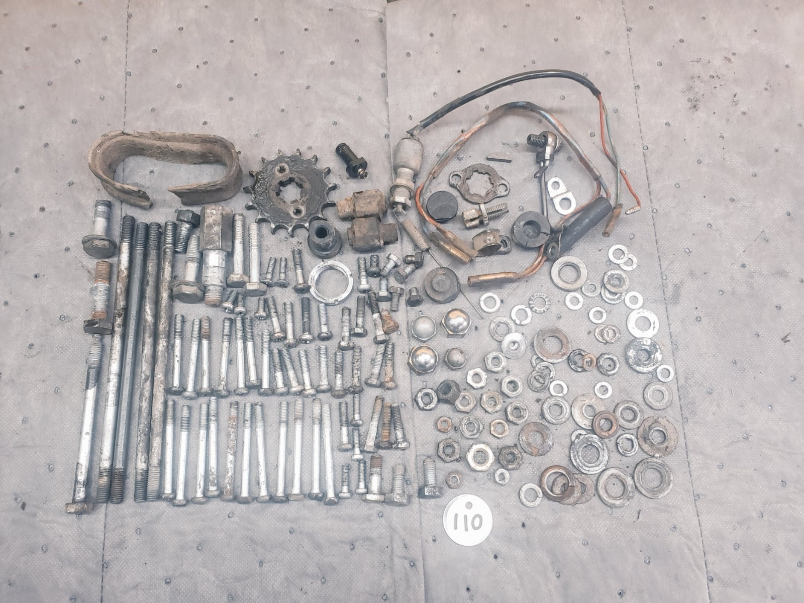 1963 HONDA C200 CA200 BOLTS NUTS & MISC HARDWARE FROM FRAME & MOTOR TEARDOWN 1963 HONDA C200 CA200 BOLTS NUTS & MISC HARDWARE FROM FRAME & MOTOR TEARDOWN