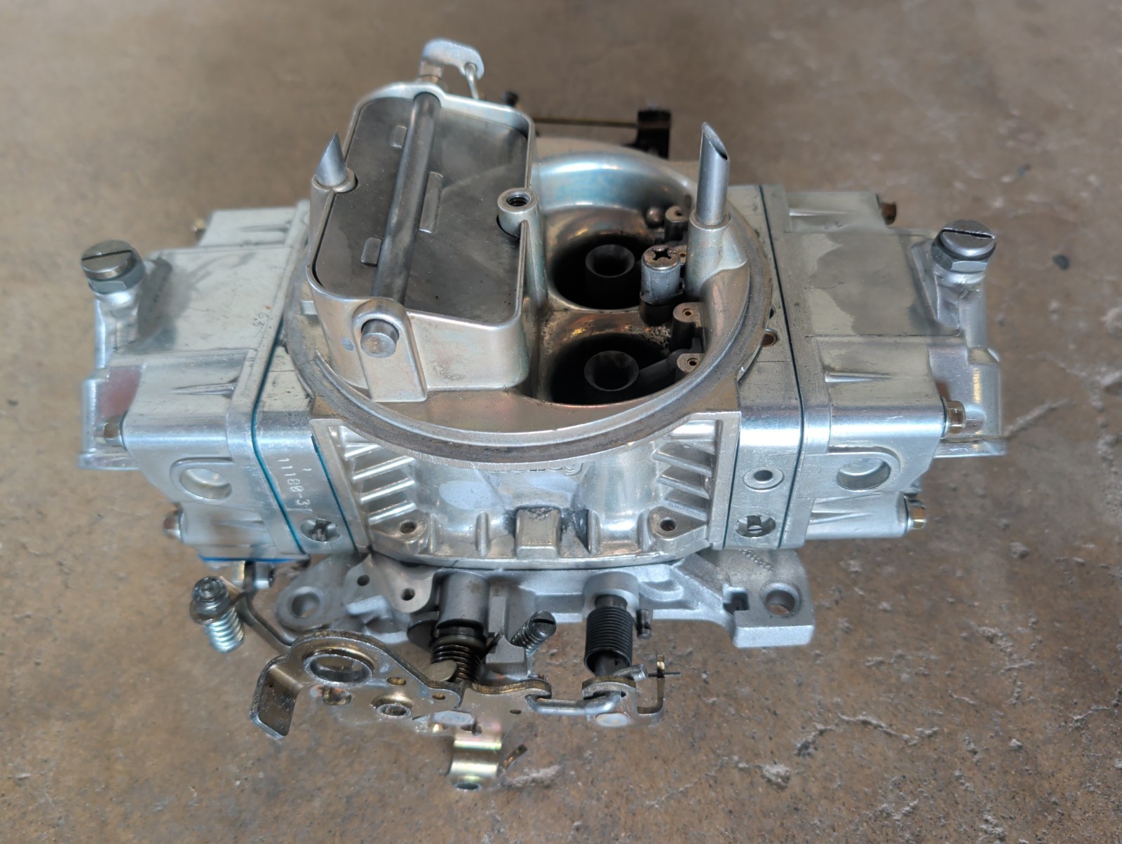 Holley List 4779-10 750 CFM Double Pumper Carburetor Shiny Finish Manual Choke Holley List 4779-10 750 CFM Double Pumper Carburetor Shiny Finish Manual Choke