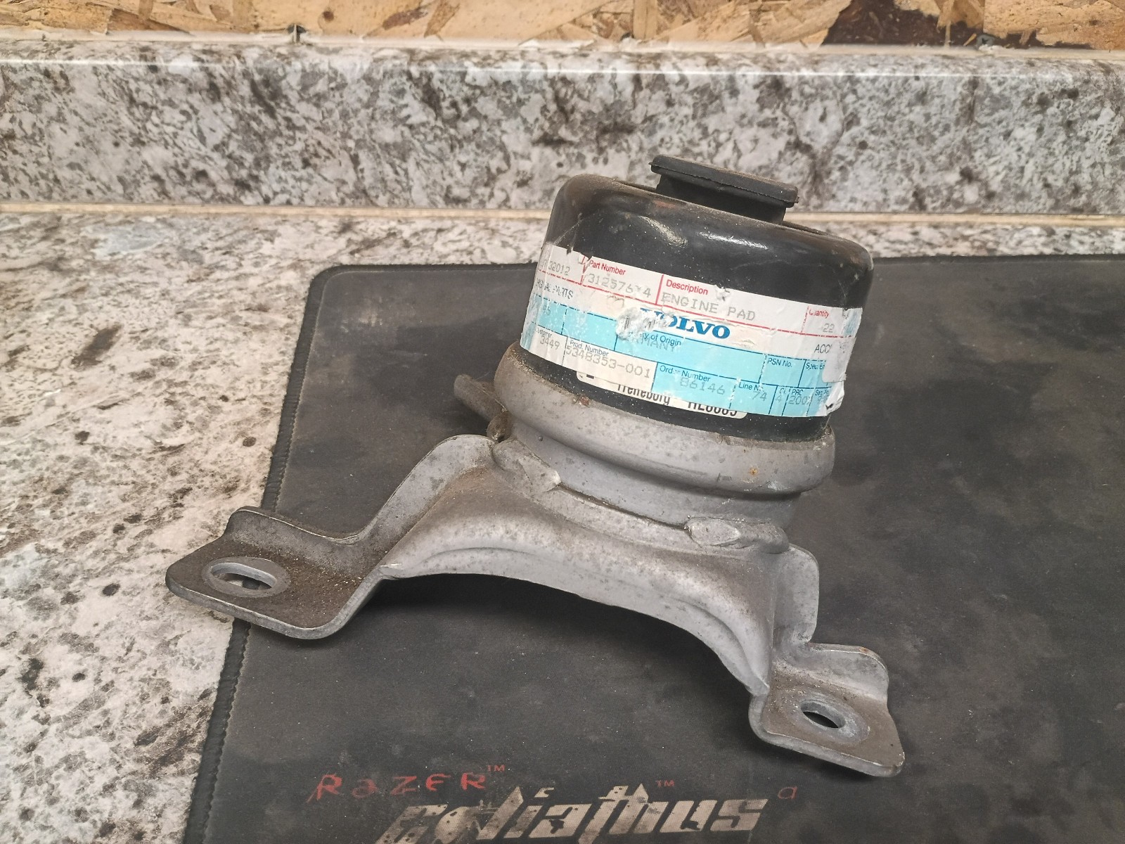 GENUINE 2007-2016 VOLVO 3.0 3.2L Hydraulic Front Right Engine Mount Pad 31257674 GENUINE 2007-2016 VOLVO 3.0 3.2L Hydraulic Front Right Engine Mount Pad 31257674