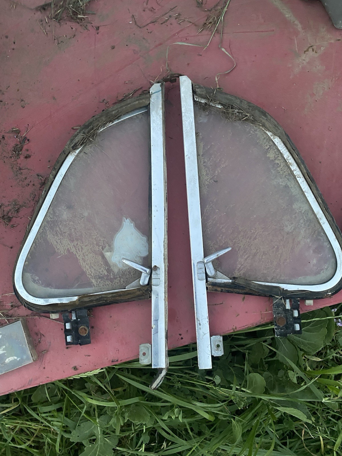 Nice OEM VW Volkswagen Bug Driver And Pass Side Vent Window Wing Window 65-67 Nice OEM VW Volkswagen Bug Driver And Pass Side Vent Window Wing Window 65-67