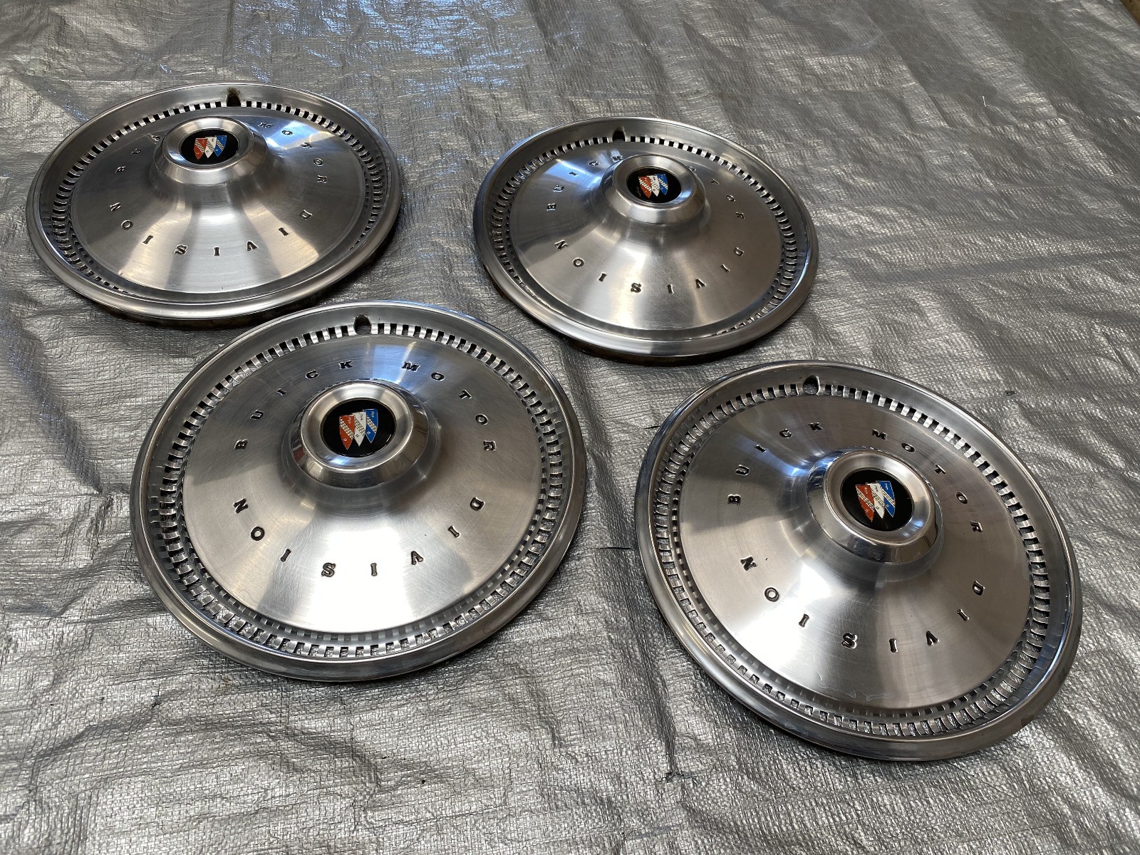 60:s early 70:s Buick hubcaps 60:s early 70:s Buick hubcaps