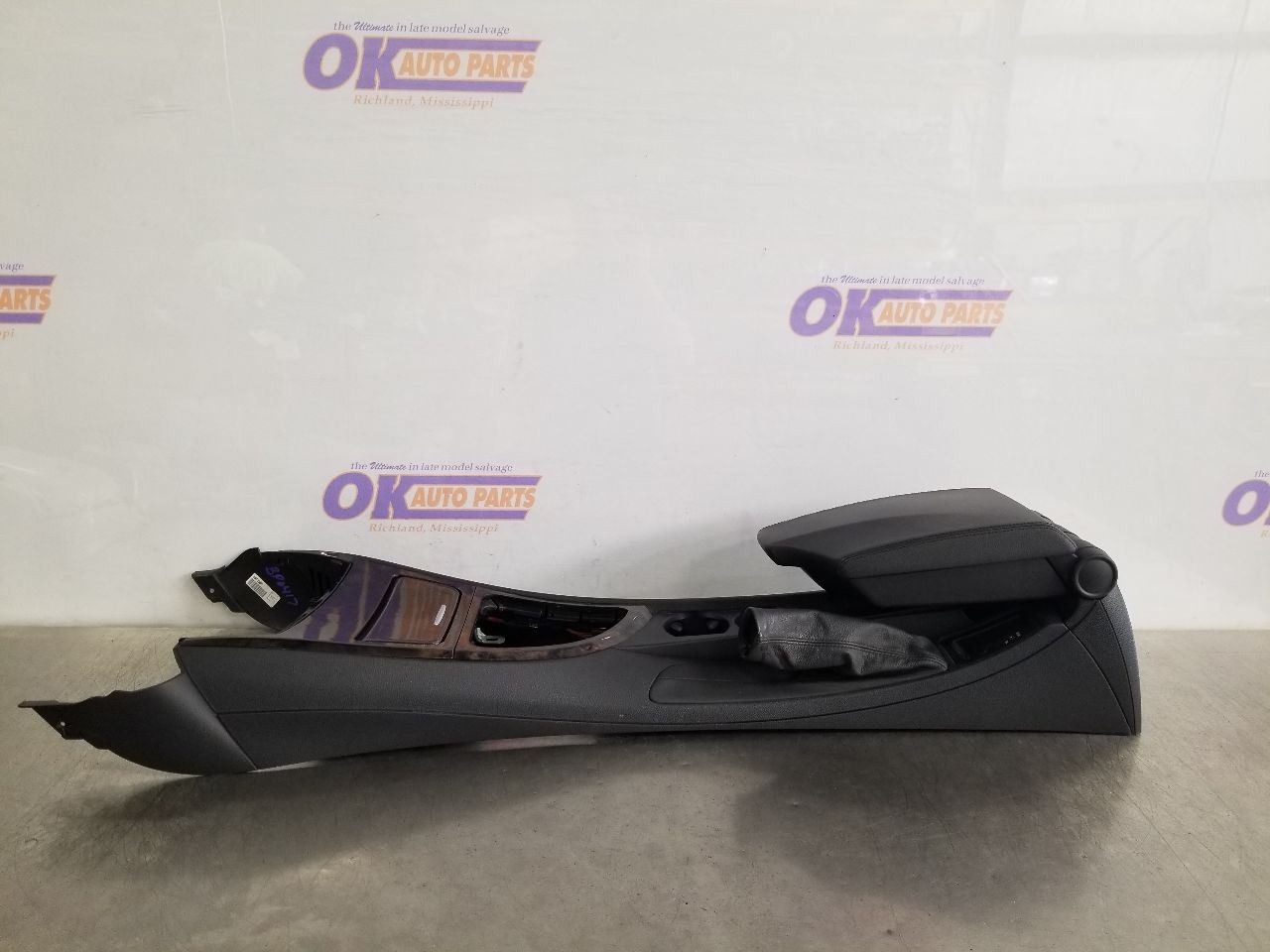 08 2008 BMW 135I FRONT CENTER COMPLETE FLOOR CONSOLE BLACK WITH TELEPHONE OPTION