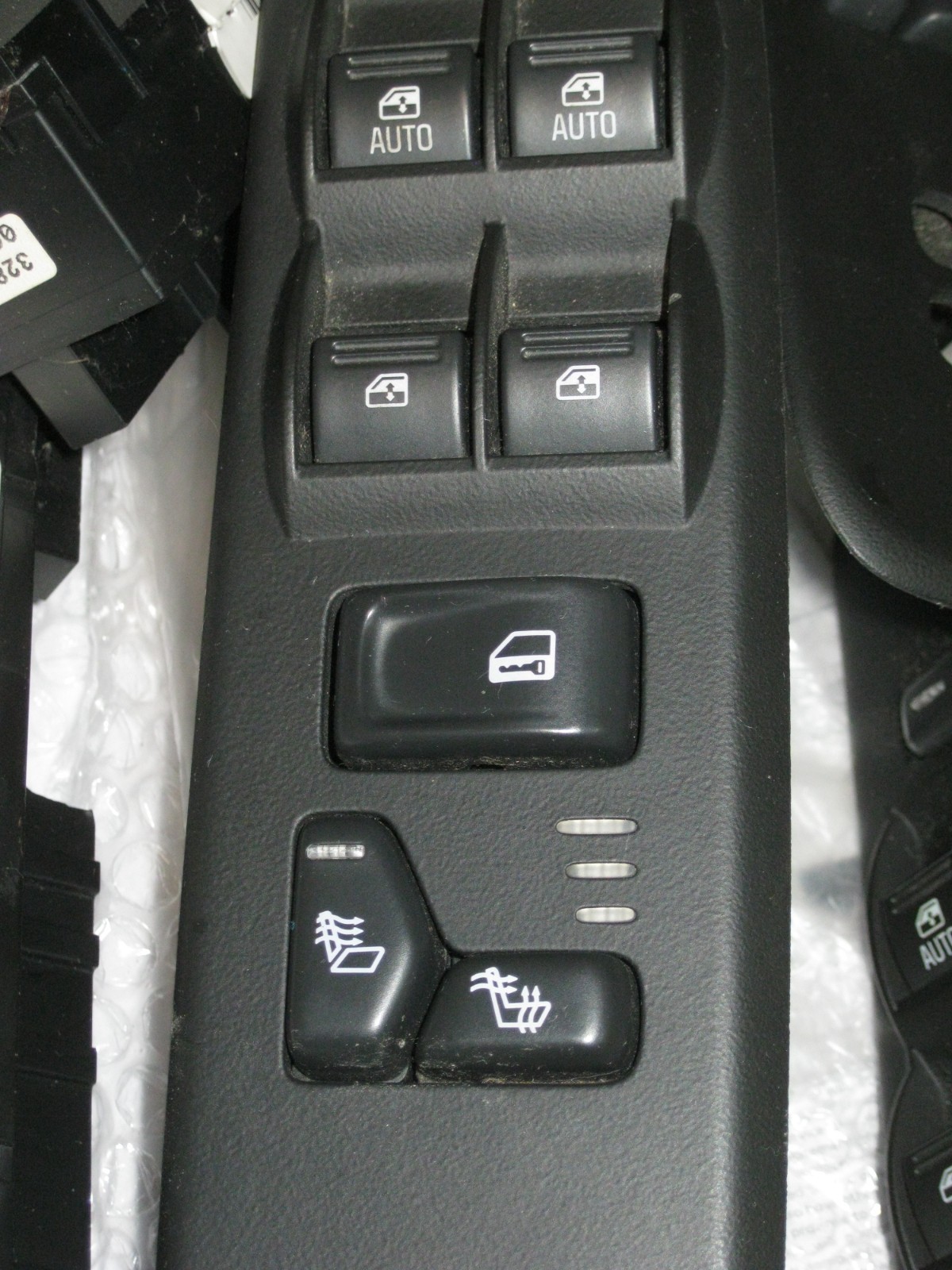 OEM 06-09 GMC Envoy Driver Window Door Control Switch 25866992 Black Heated Seat