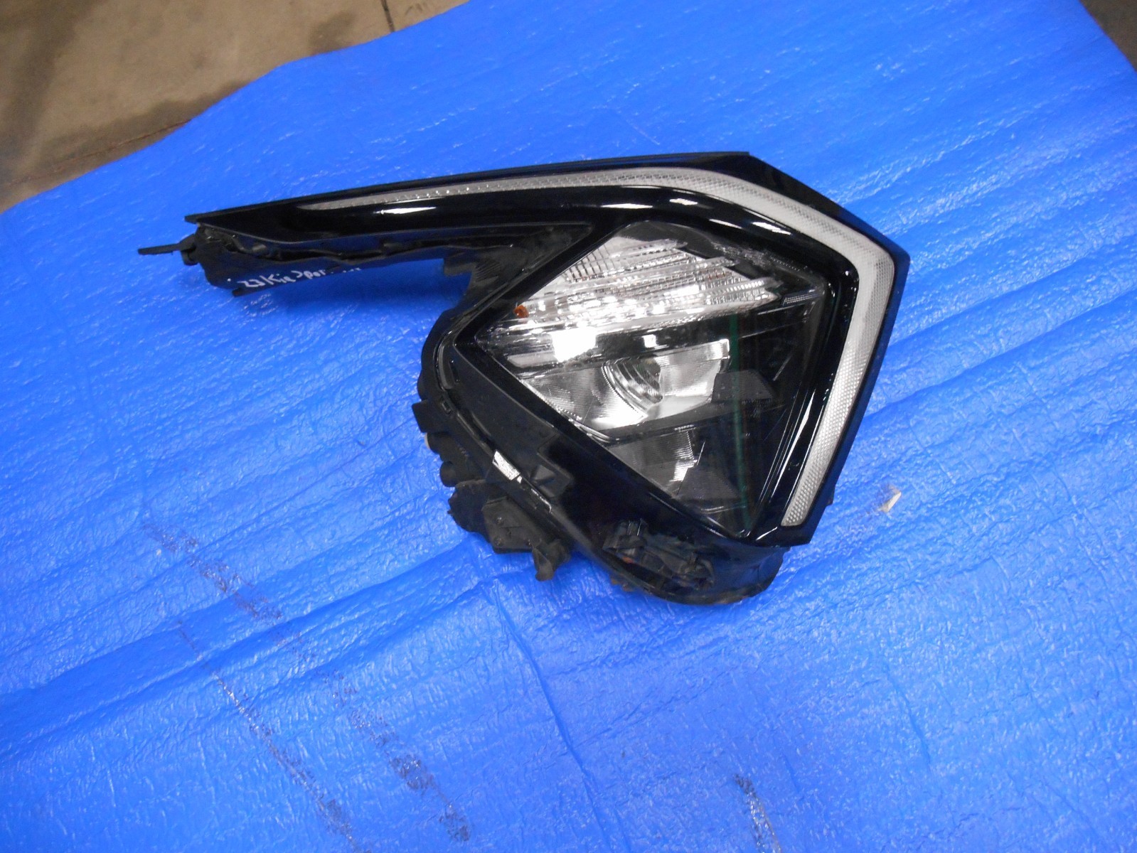 NICE 2022 - 2024 KIA SPORTAGE LEFT DRIVER SIDE LED PROJECTOR HEADLIGHT OEM NICE 2022 - 2024 KIA SPORTAGE LEFT DRIVER SIDE LED PROJECTOR HEADLIGHT OEM