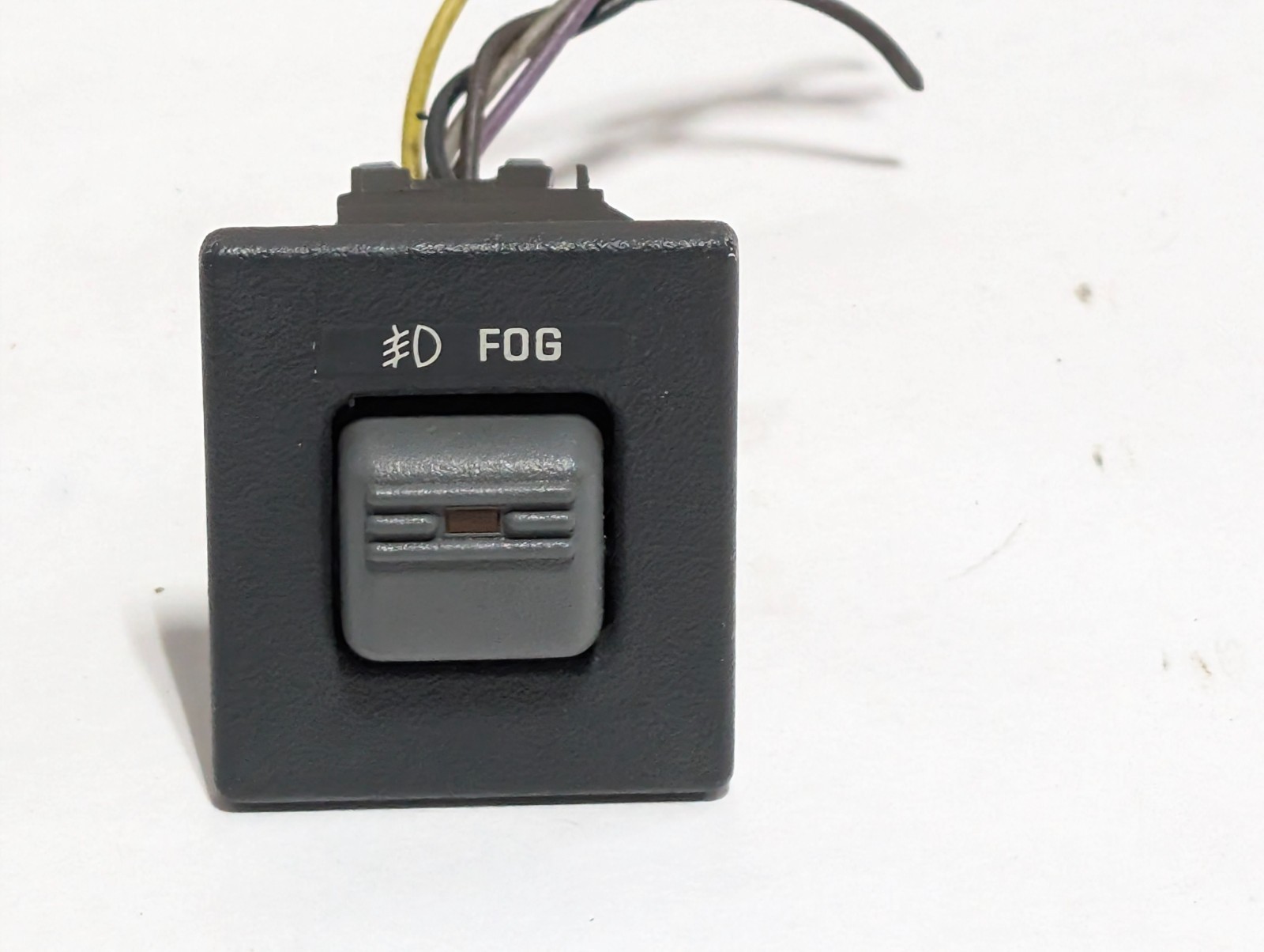 95-00 CHEVY GMC SUBURBAN TAHOE OEM FOG LIGHT LAMP SWITCH 99 98 97 TRUCK 95-00 CHEVY GMC SUBURBAN TAHOE OEM FOG LIGHT LAMP SWITCH 99 98 97 TRUCK