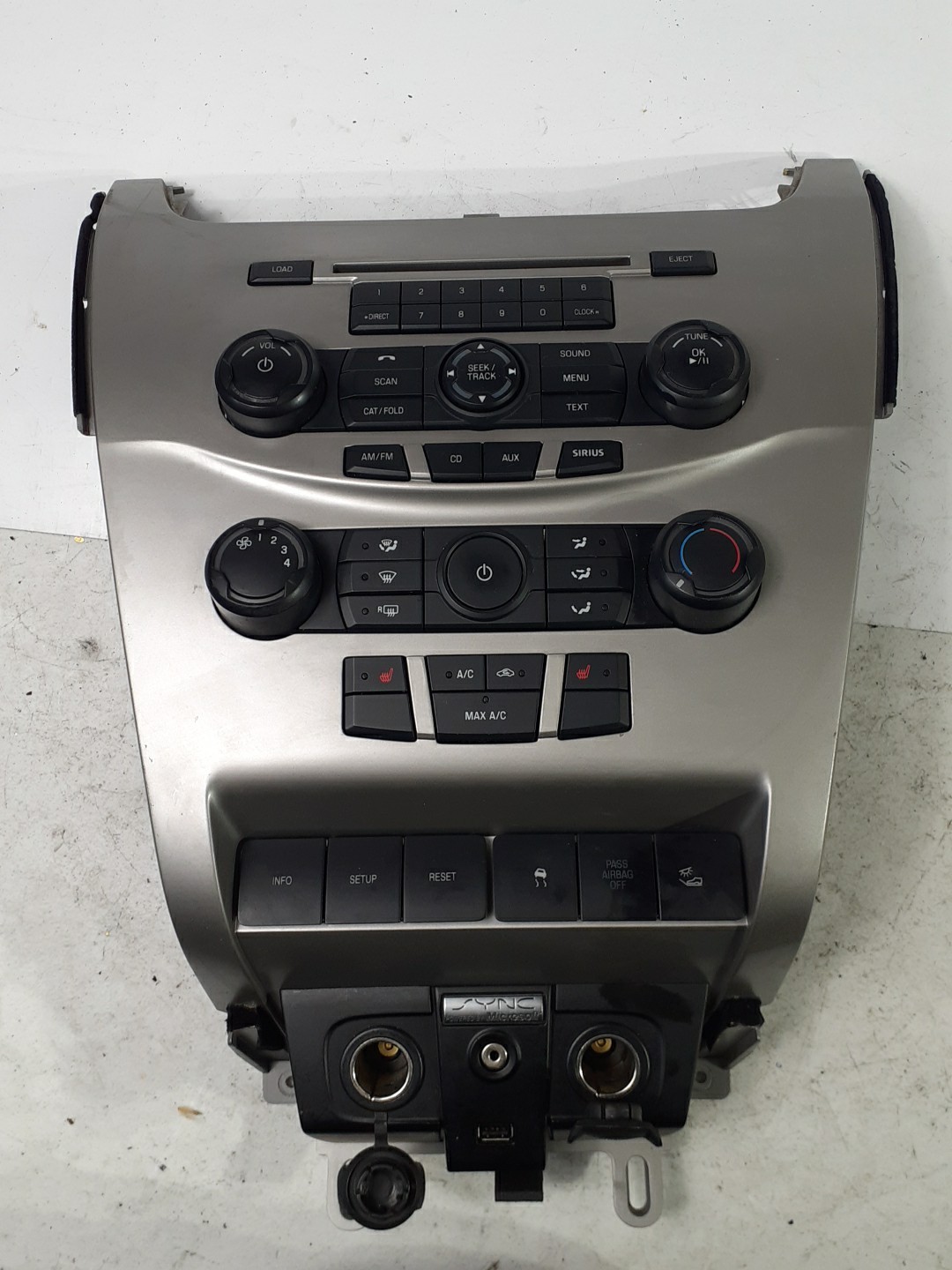 2008-11 Ford Focus Complete Dash Bezel Panel W\\Radio HVAC Temp Controls OEM 2008-11 Ford Focus Complete Dash Bezel Panel W\\Radio HVAC Temp Controls OEM