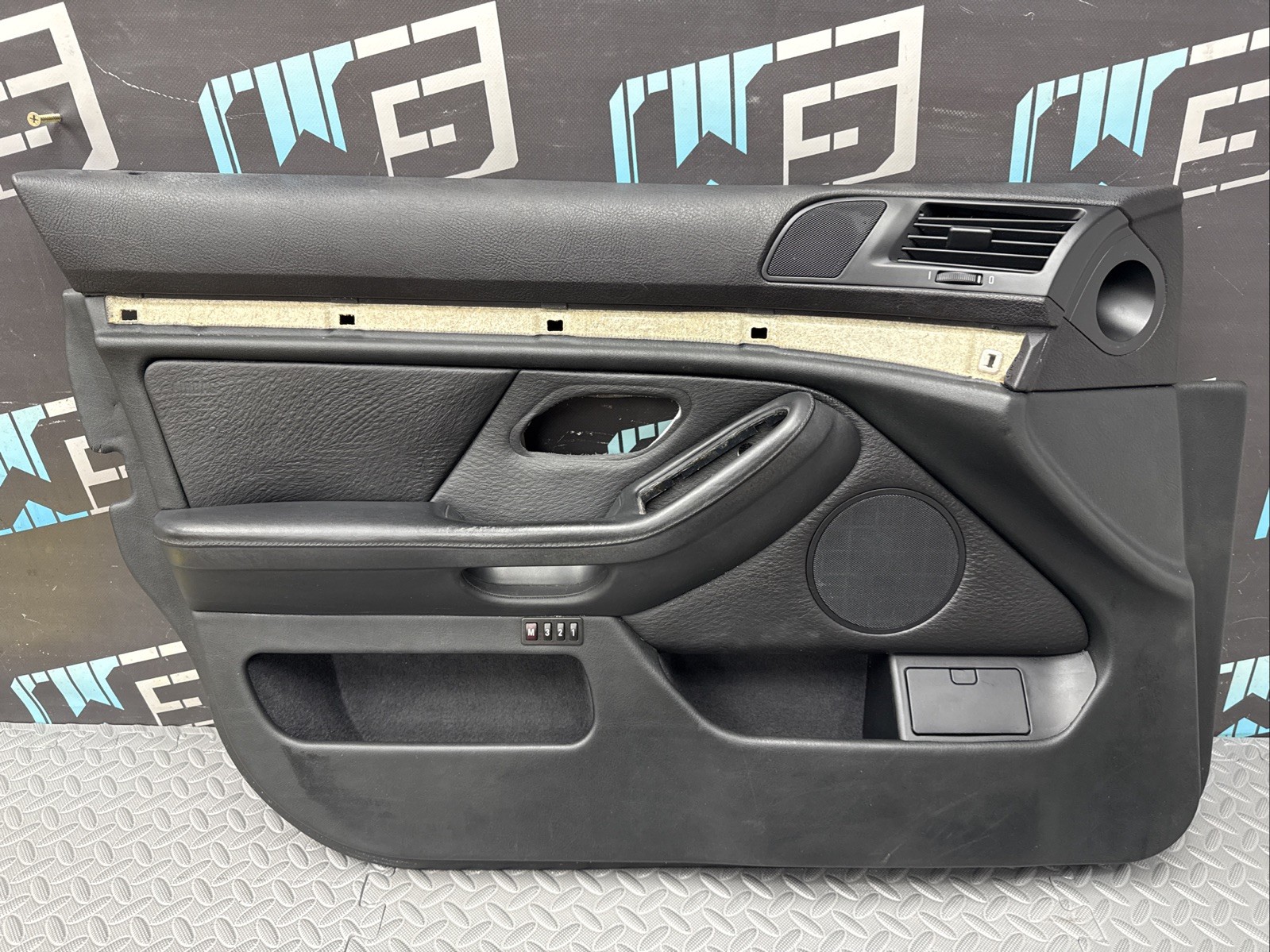2000-2003 BMW M5 E39 DOOR PANEL FRONT LEFT OSTRICH LEATHER *NICE CONDITION*