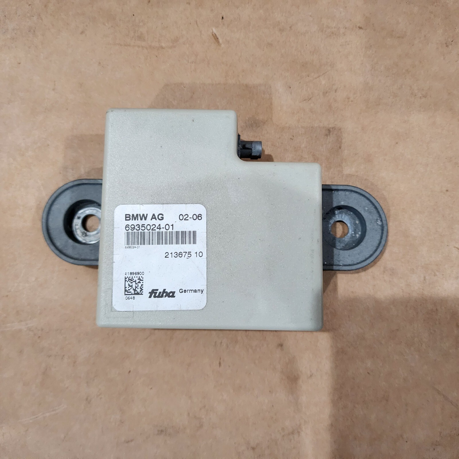 02-11 BMW E60 E65 E66 750Li 745i 530i Antenna Amplifier Module 65206935024 OEM 02-11 BMW E60 E65 E66 750Li 745i 530i Antenna Amplifier Module 65206935024 OEM