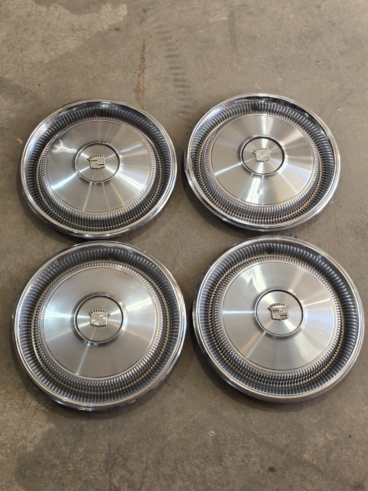  69 - 70 CADILLAC Deville Fleetwood Eldorado Hubcap Cap 15\
