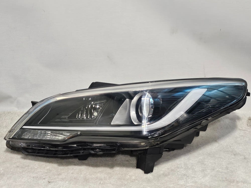 2015-2019 Hyundai Sonata Hybrid HID Headlight Left LH OEM 92101-E6100 2015-2019 Hyundai Sonata Hybrid HID Headlight Left LH OEM 92101-E6100