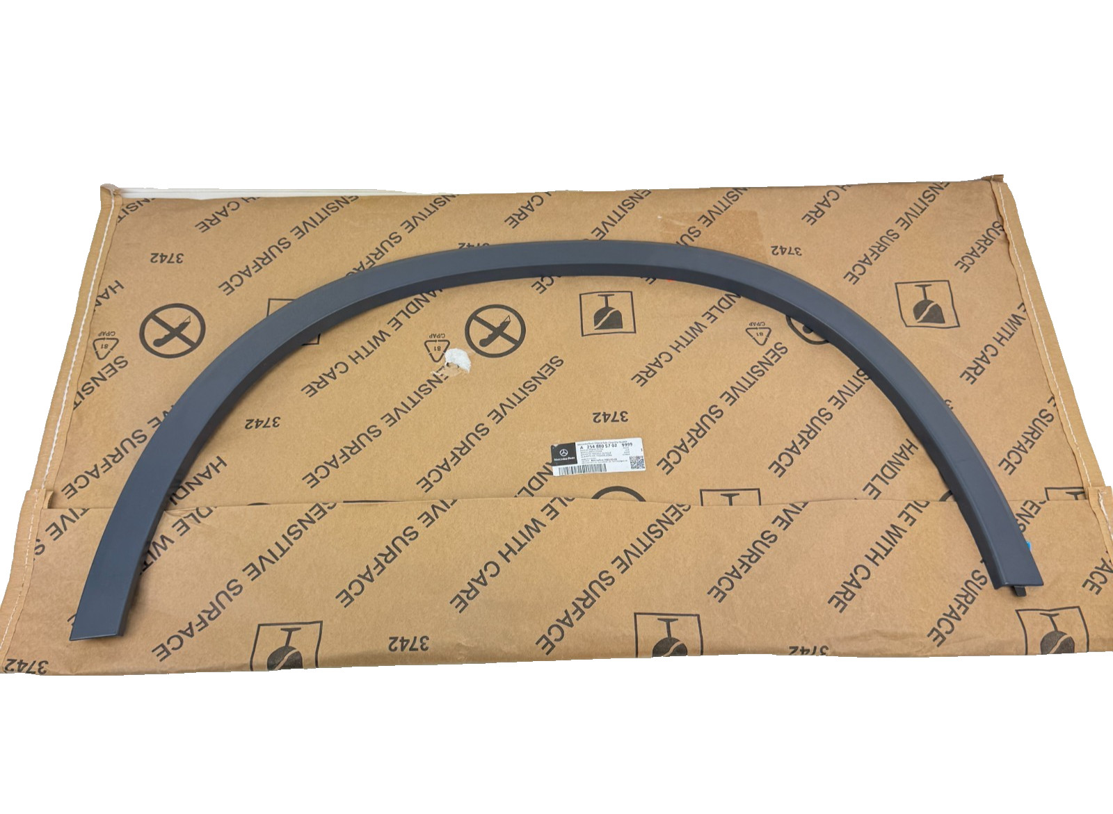 2023-25 Mercedes GLC43 GLC300 AMG Front Left Wheel Flare Molding 25488057029999 2023-25 Mercedes GLC43 GLC300 AMG Front Left Wheel Flare Molding 25488057029999