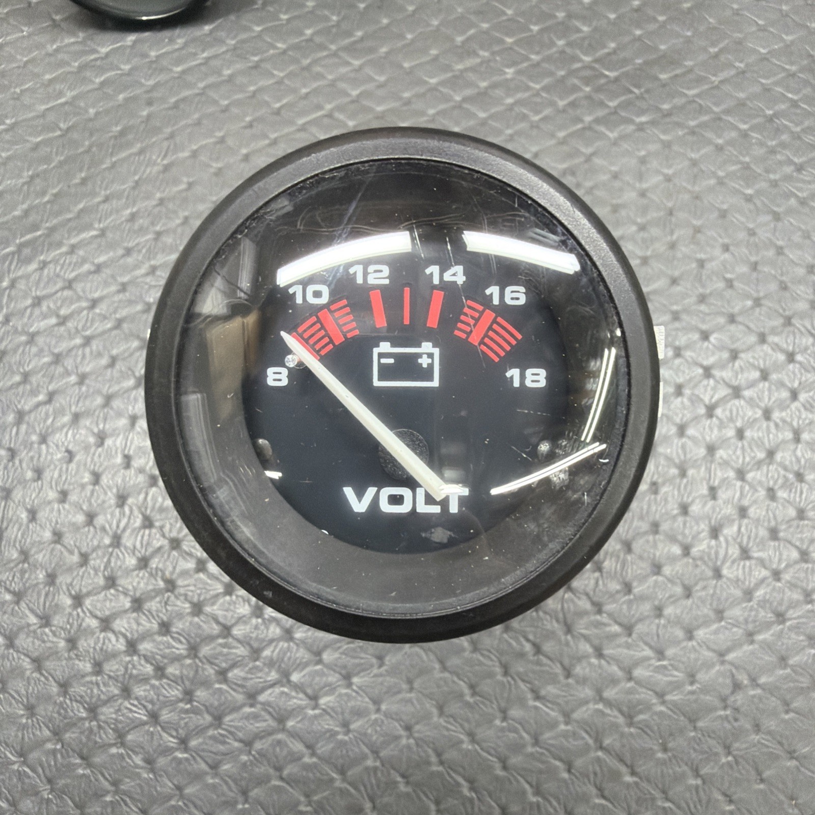Sierra 57901P Amega Voltmeter 8-18 Volts Teleflex Black Sierra 57901P Amega Voltmeter 8-18 Volts Teleflex Black