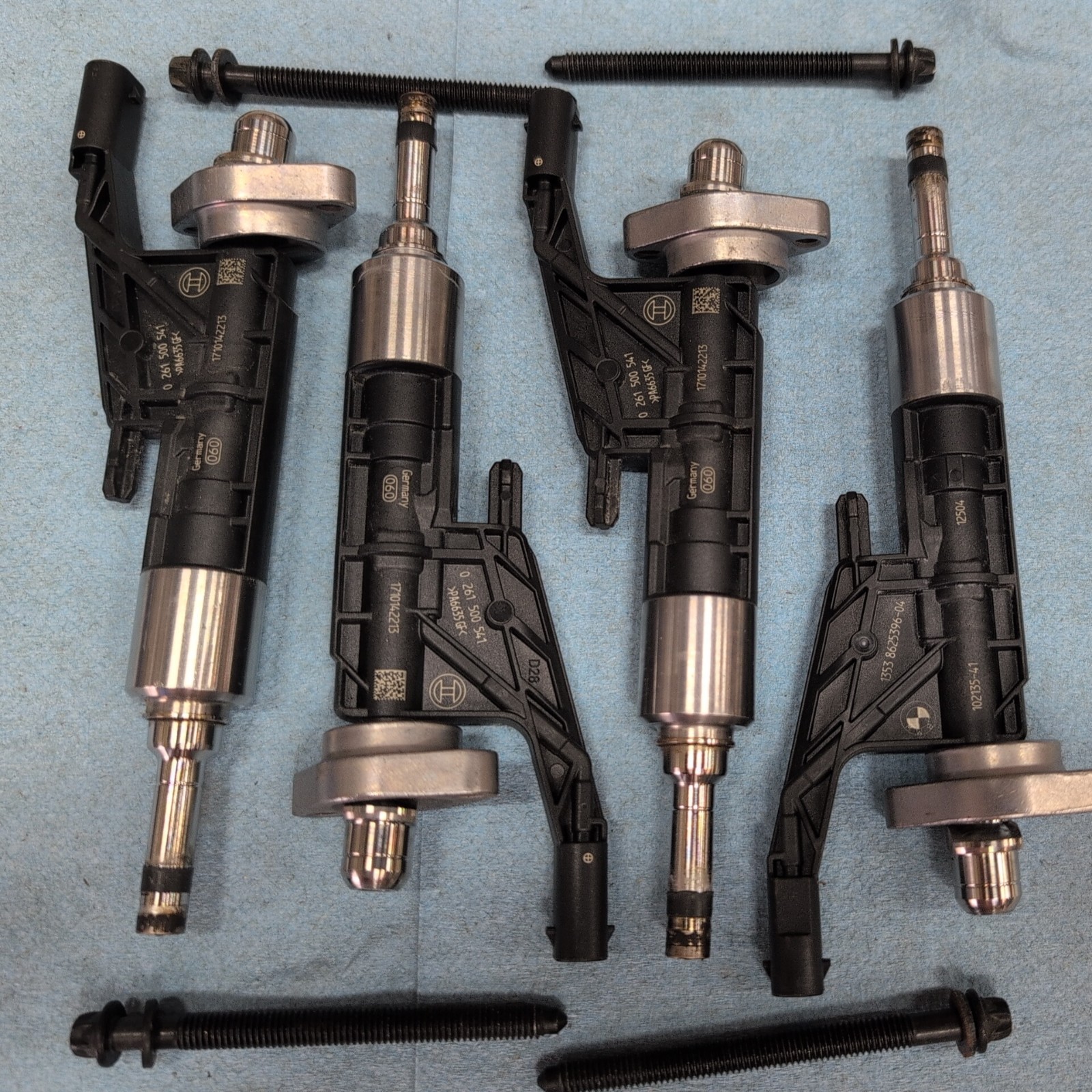 2020 - 2025 BMW X4 G02 2.0L FUEL INJECTION RAIL PIPE LINE OEM 8665633