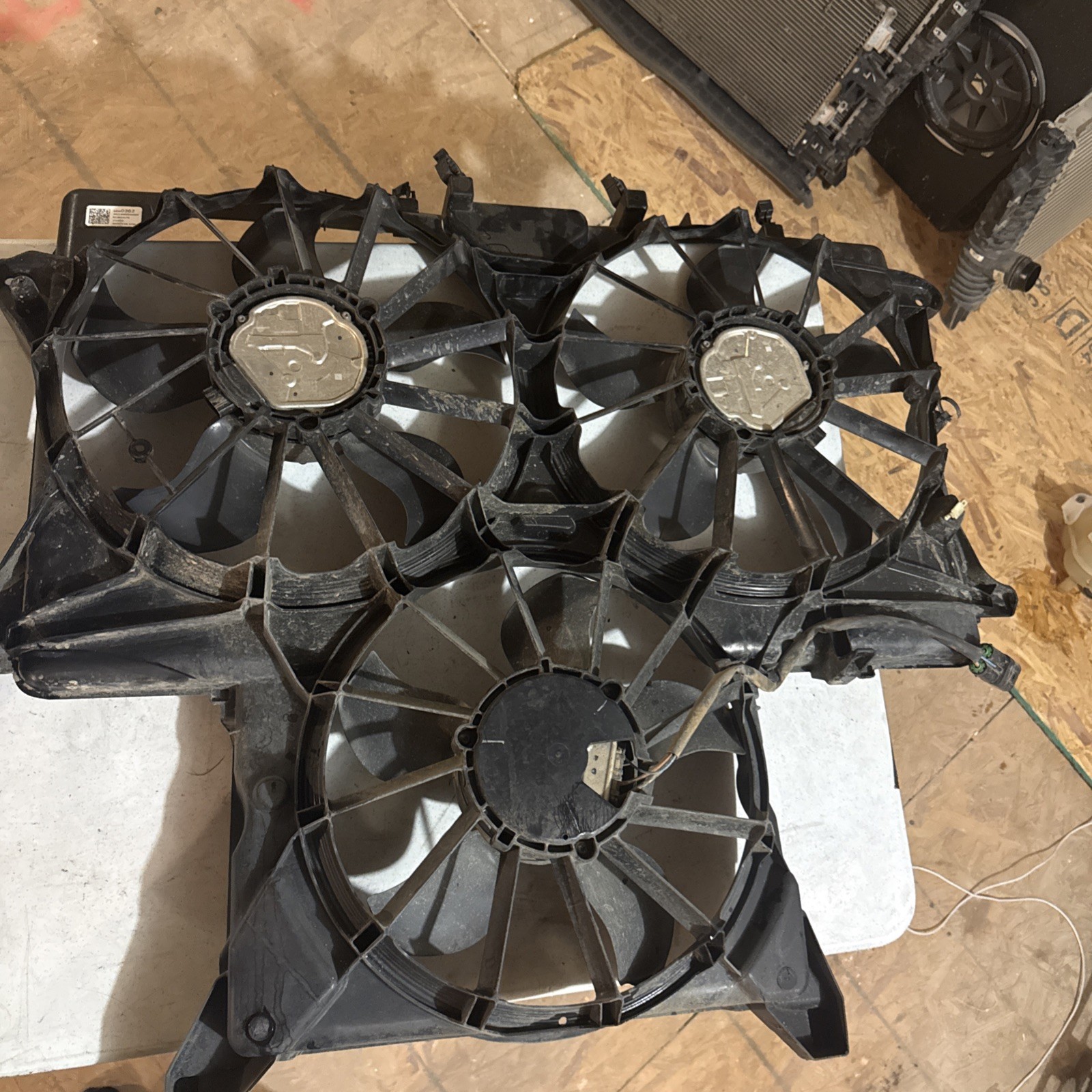 2019-2025 Chevrolet Silverado 1500 Pickup 2.7L Radiator Cooling Fan Assembly 2019-2025 Chevrolet Silverado 1500 Pickup 2.7L Radiator Cooling Fan Assembly