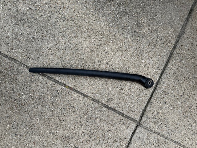 2003-2010 Porsche Cayenne Rear Wiper Arm Assembly Factory OEM 03-10 Germany 2003-2010 Porsche Cayenne Rear Wiper Arm Assembly Factory OEM 03-10 Germany