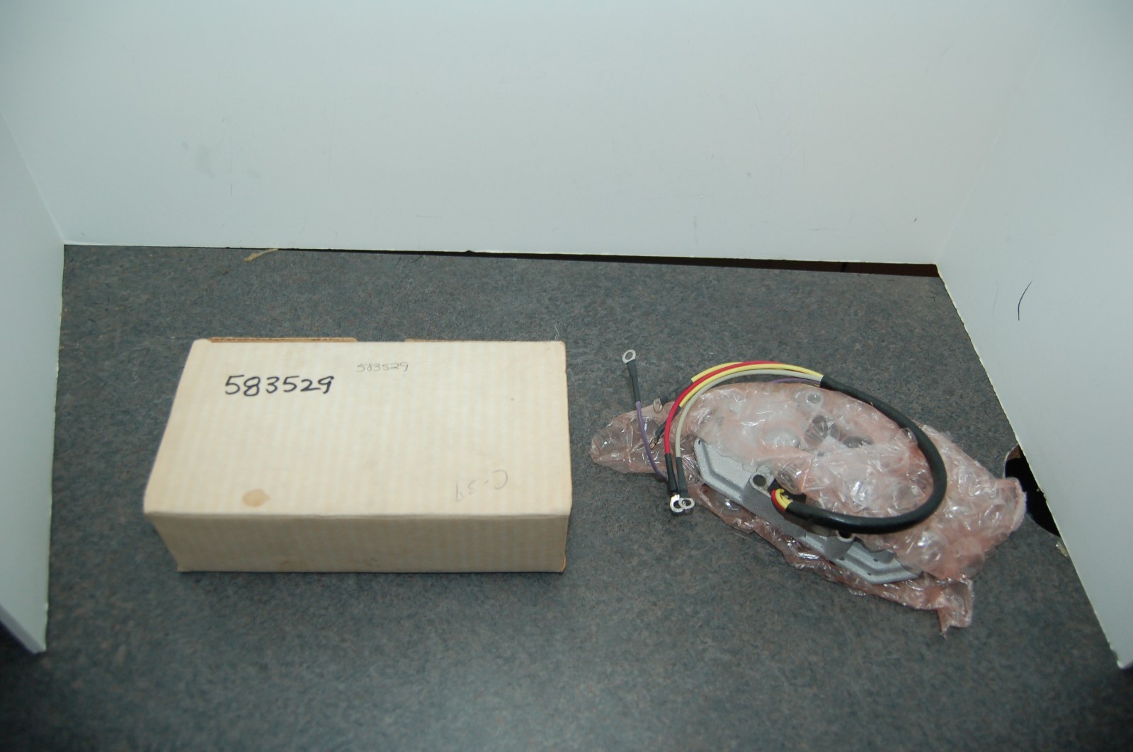 NOS GENUINE OMC 583529 Rectifier Regulator Evinrude 84-90 150HP 155HP 85 235HP NOS GENUINE OMC 583529 Rectifier Regulator Evinrude 84-90 150HP 155HP 85 235HP