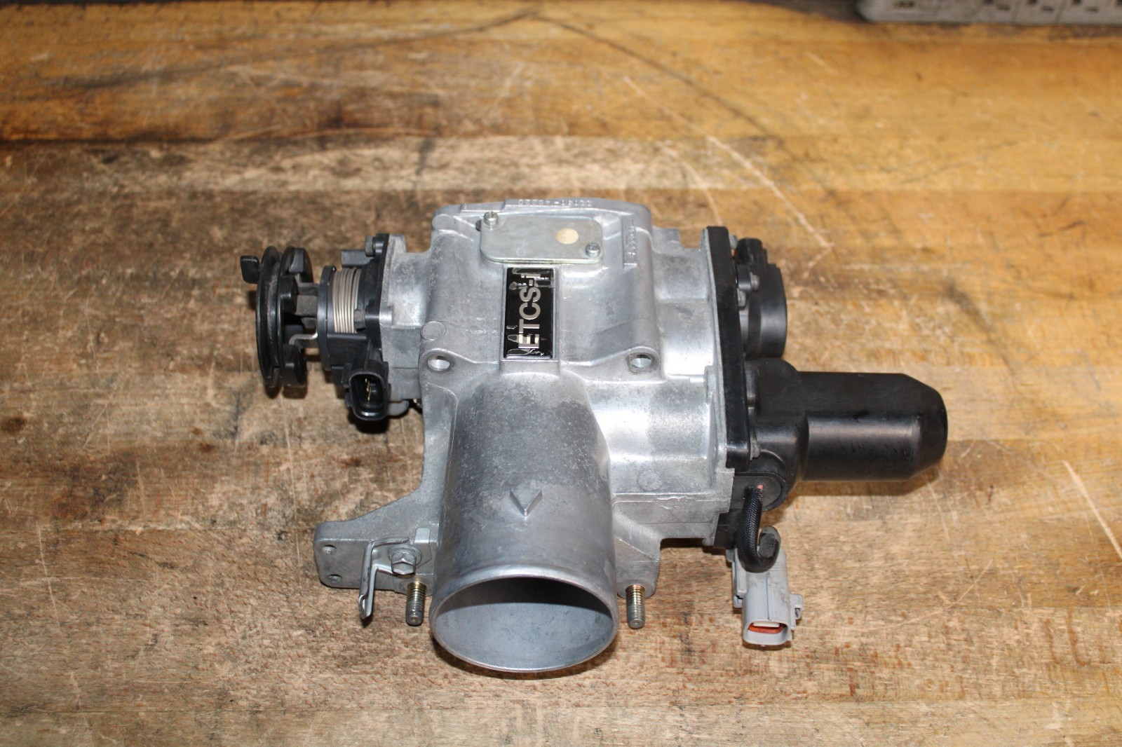01-05 Lexus GS300 Throttle Body IS300 SC300 22030-46220 Assembly Unit OEM 01-05 Lexus GS300 Throttle Body IS300 SC300 22030-46220 Assembly Unit OEM