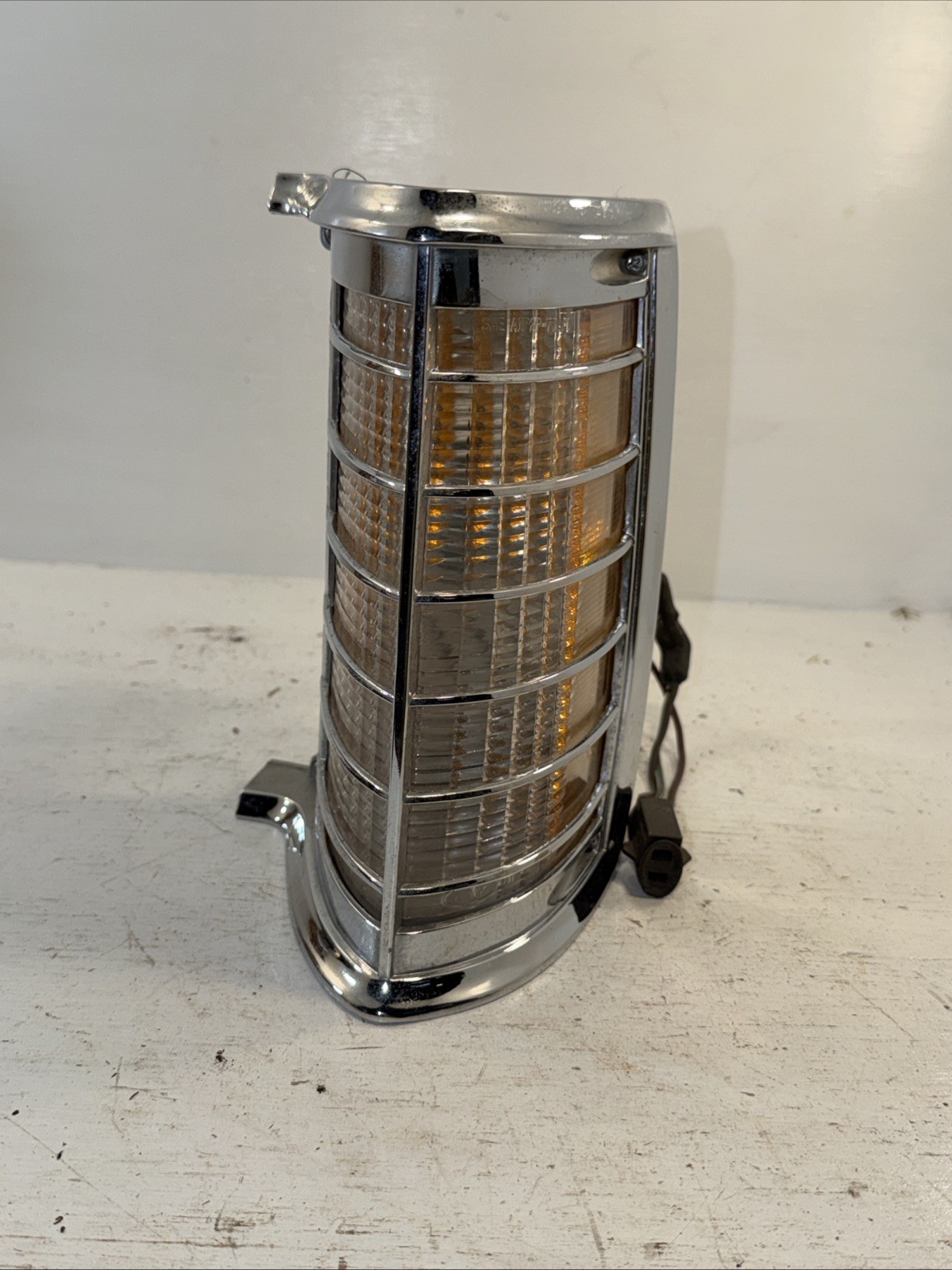 Ford OEM 1974 FORD LTD Country Squire FRONT LH PARK TURN SIGNAL LIGHT ASSEMBLY Ford OEM 1974 FORD LTD Country Squire FRONT LH PARK TURN SIGNAL LIGHT ASSEMBLY