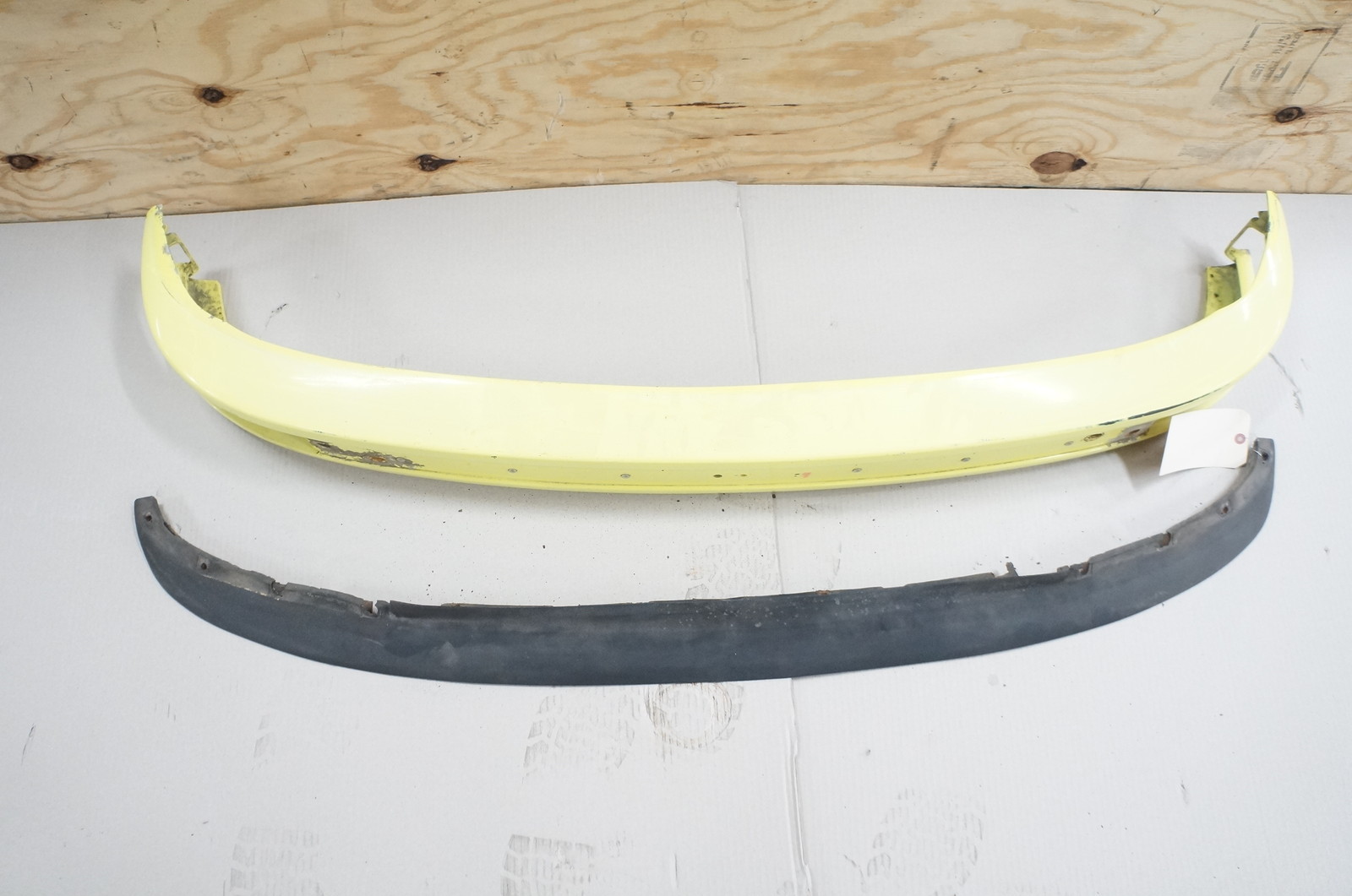 1976 PORSCHE FRONT BUMPER TO BODY PANEL FILLER NICE USED OEM   /RF4/