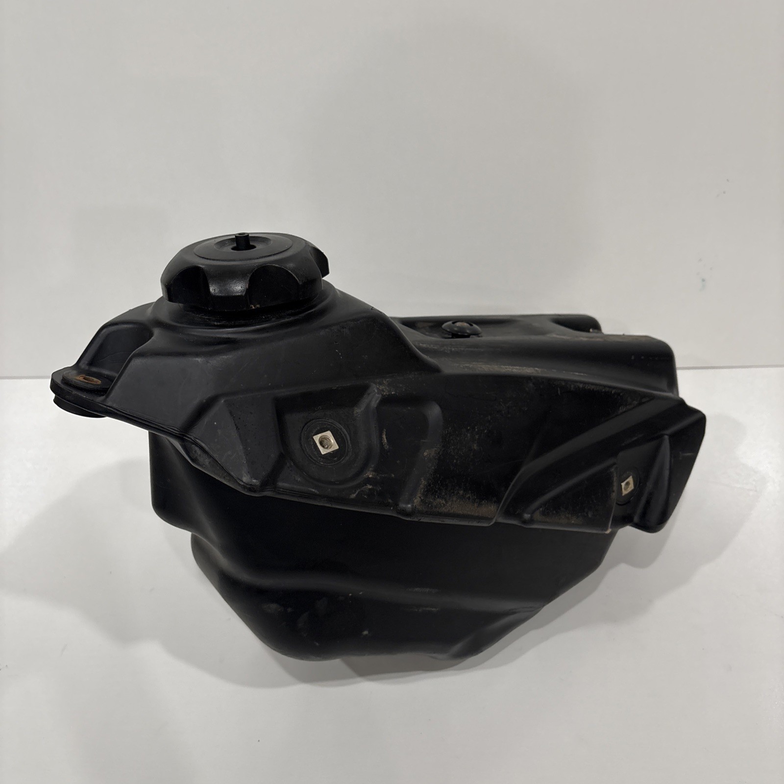 2013 - 2016 2014 KAWASAKI KX250F OEM FUEL TANK GAS TANK CANISTER ASSEMBLY 2013 - 2016 2014 KAWASAKI KX250F OEM FUEL TANK GAS TANK CANISTER ASSEMBLY