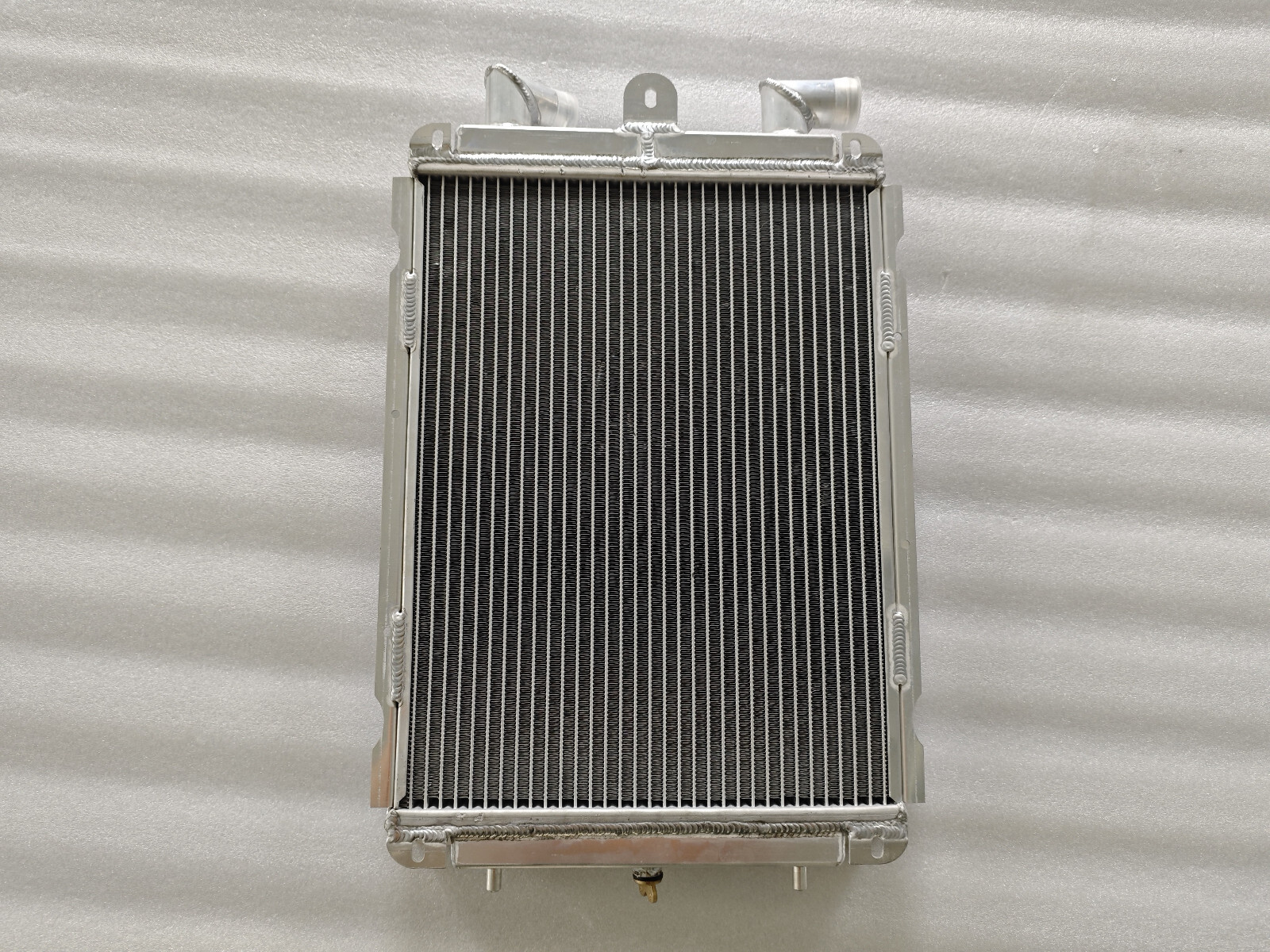 For Ferrari 355 F355 GTS/Spider W/O Sensor hole 1994-1999 Right side Radiator For Ferrari 355 F355 GTS/Spider W/O Sensor hole 1994-1999 Right side Radiator