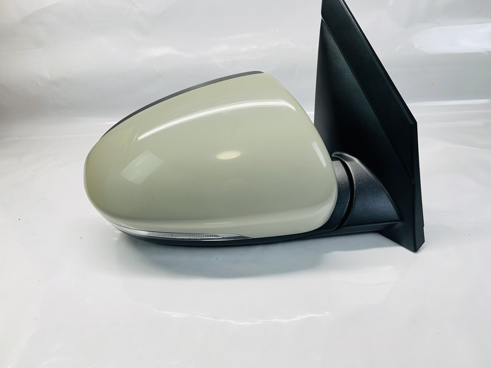 2016-2018 Hyundai Tucson OEM Right Side View Mirror 87620-D3420 New Open Box