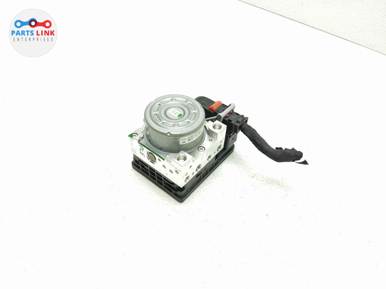 2022-23 AUDI RS3 ABS PUMP ANTI LOCK BRAKE CONTROL MODULE HARNESS PLUG 2.5L 8Y